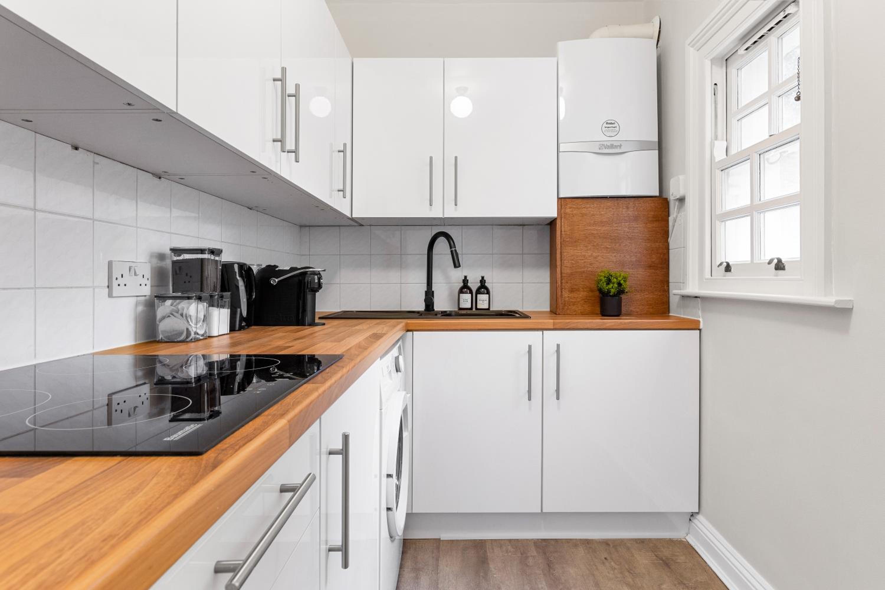 Baker Street Station 2-Bedroom Luxury Dream Flat! Hyde Park, Edgware Road & Oxford Street