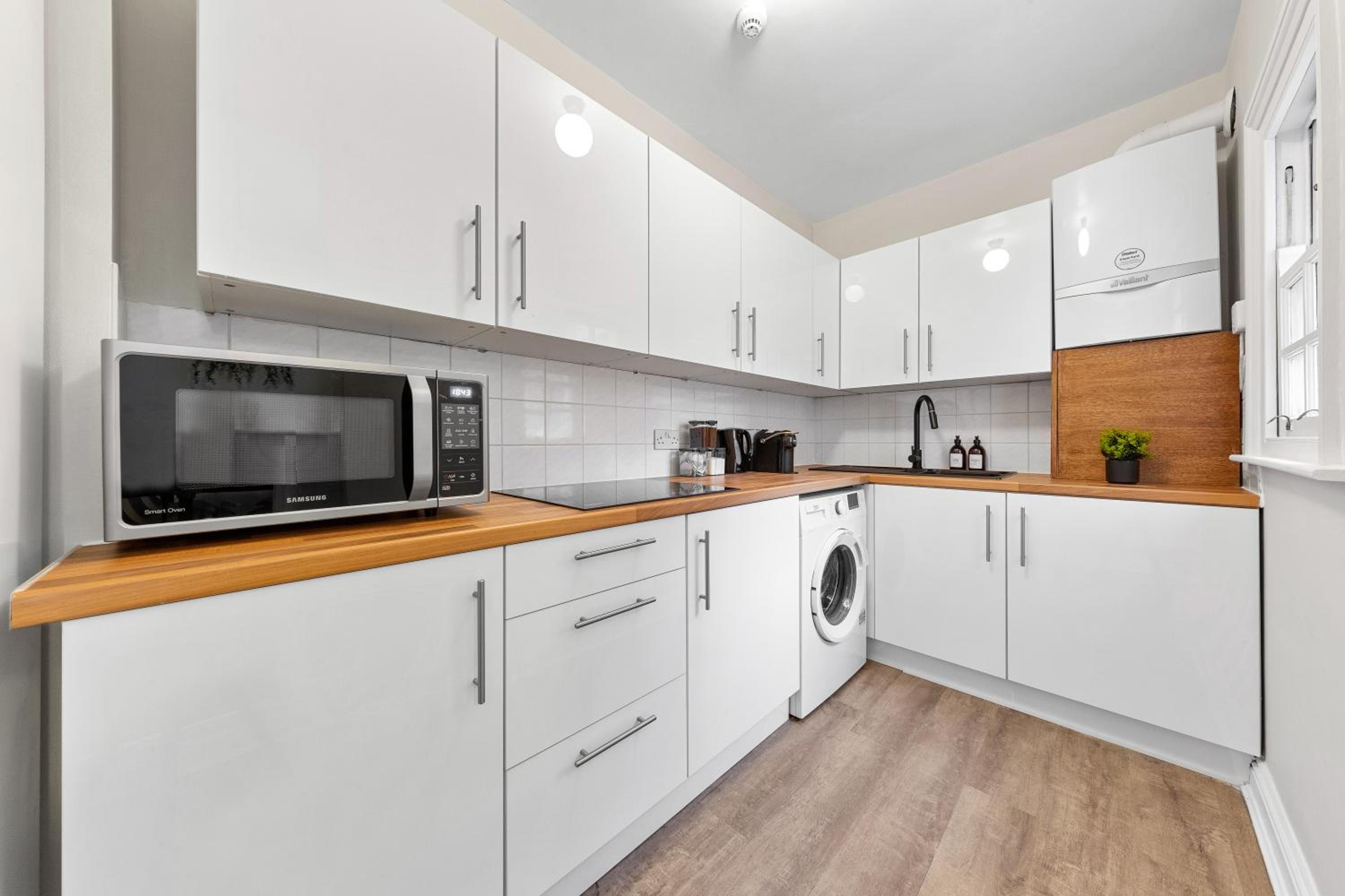 Baker Street Station 2-Bedroom Luxury Dream Flat! Hyde Park, Edgware Road & Oxford Street