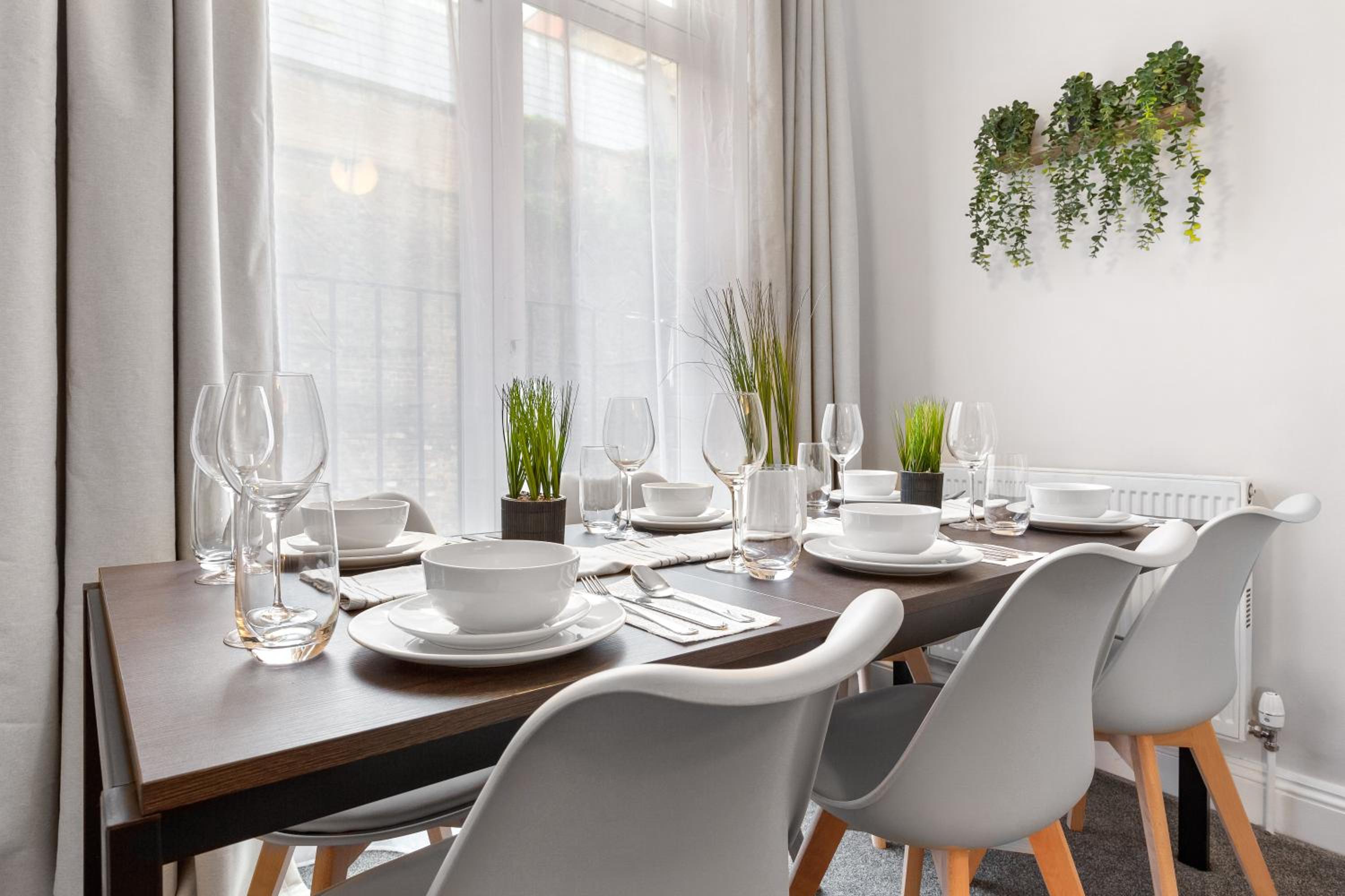Baker Street Station 2-Bedroom Luxury Dream Flat! Hyde Park, Edgware Road & Oxford Street