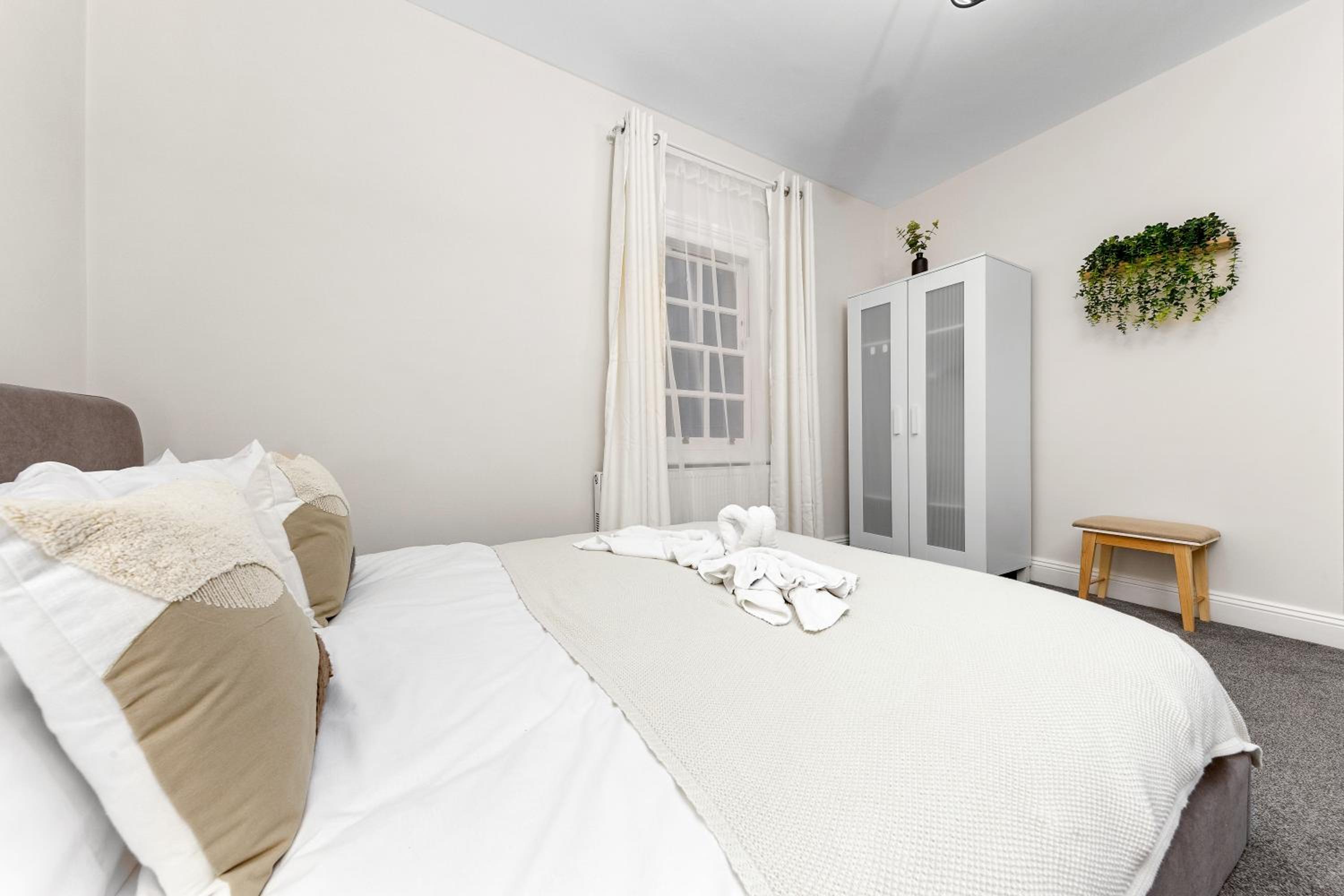 Baker Street Station 2-Bedroom Luxury Dream Flat! Hyde Park, Edgware Road & Oxford Street