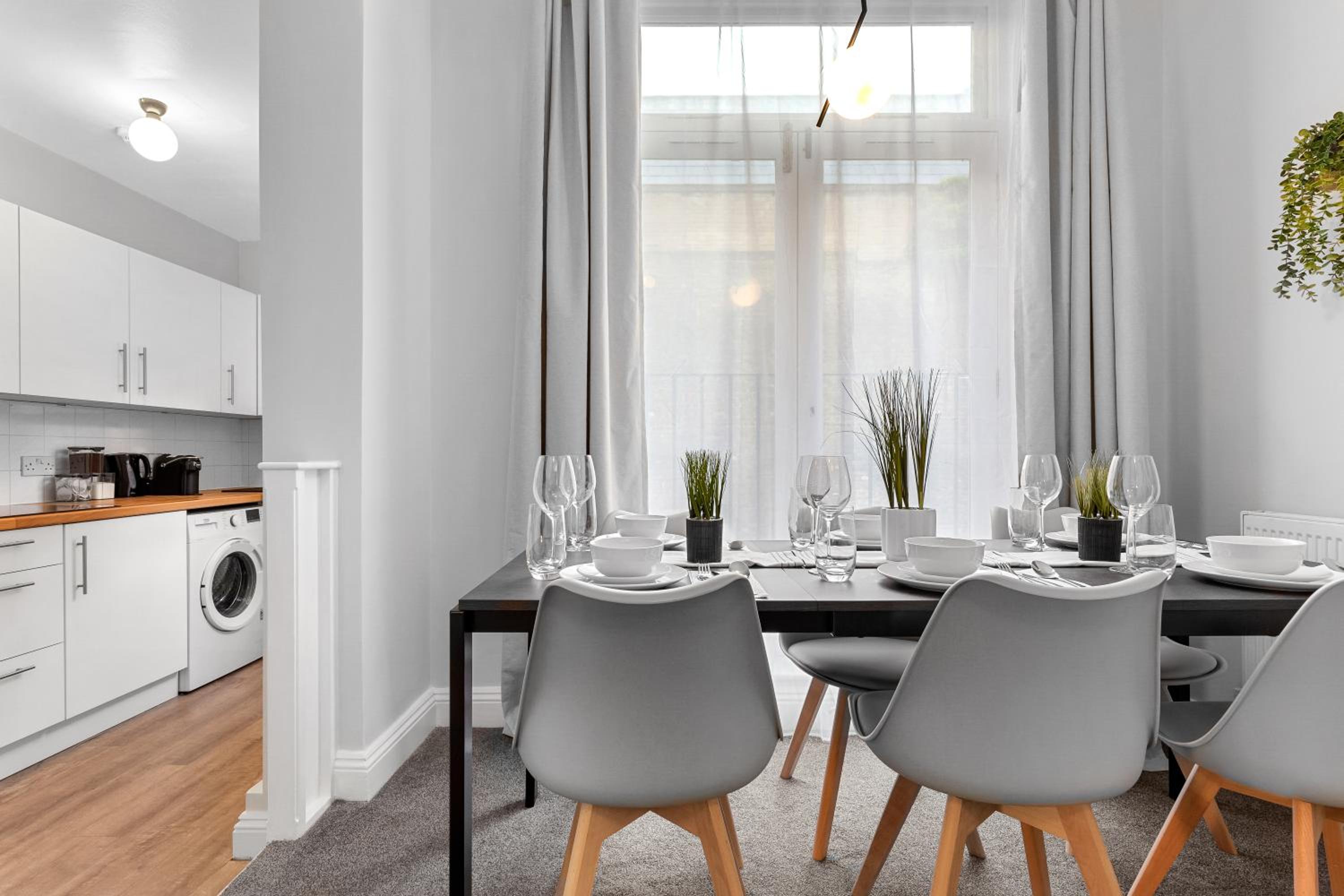 Baker Street Station 2-Bedroom Luxury Dream Flat! Hyde Park, Edgware Road & Oxford Street