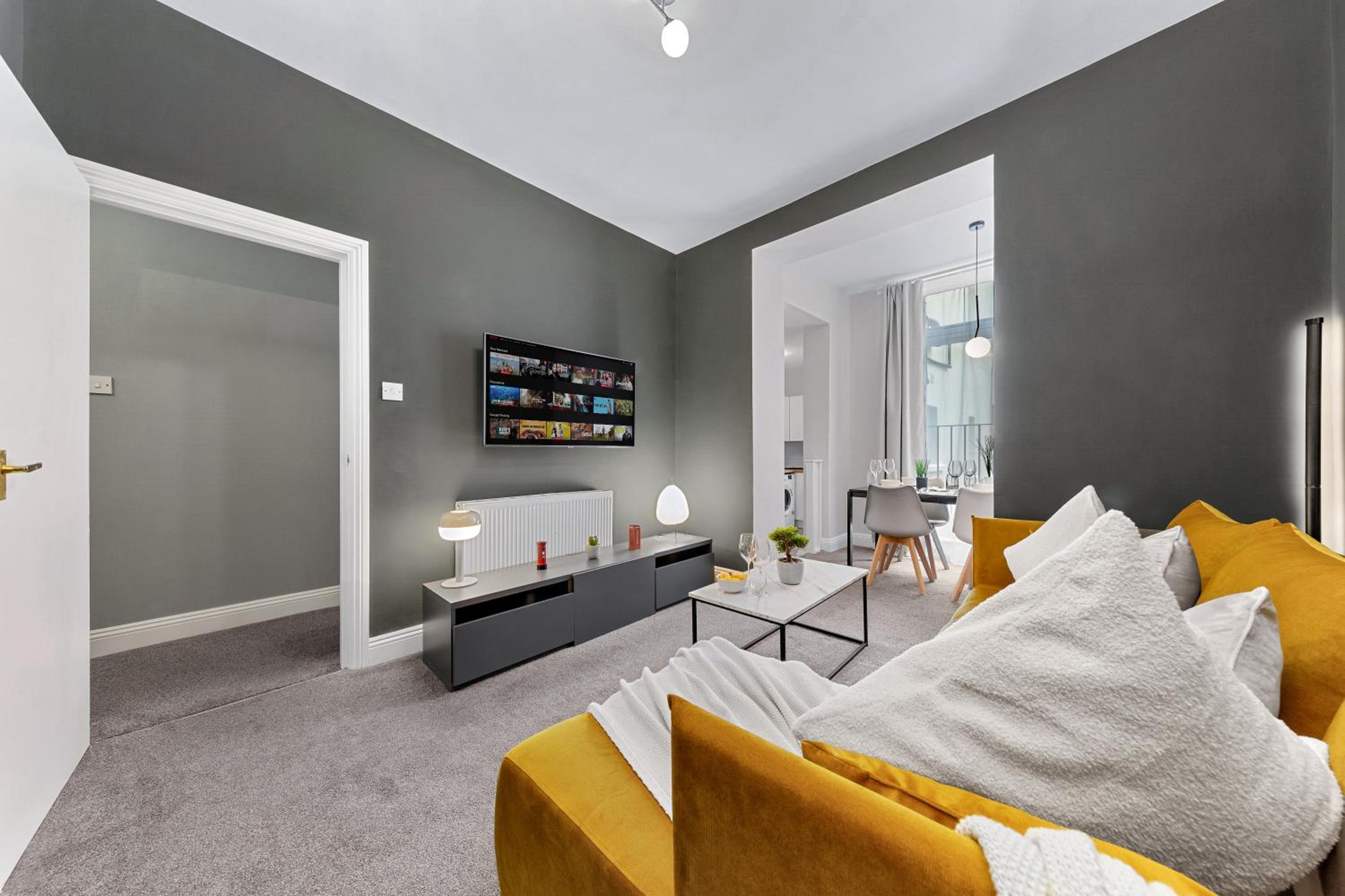 Baker Street Station 2-Bedroom Luxury Dream Flat! Hyde Park, Edgware Road & Oxford Street