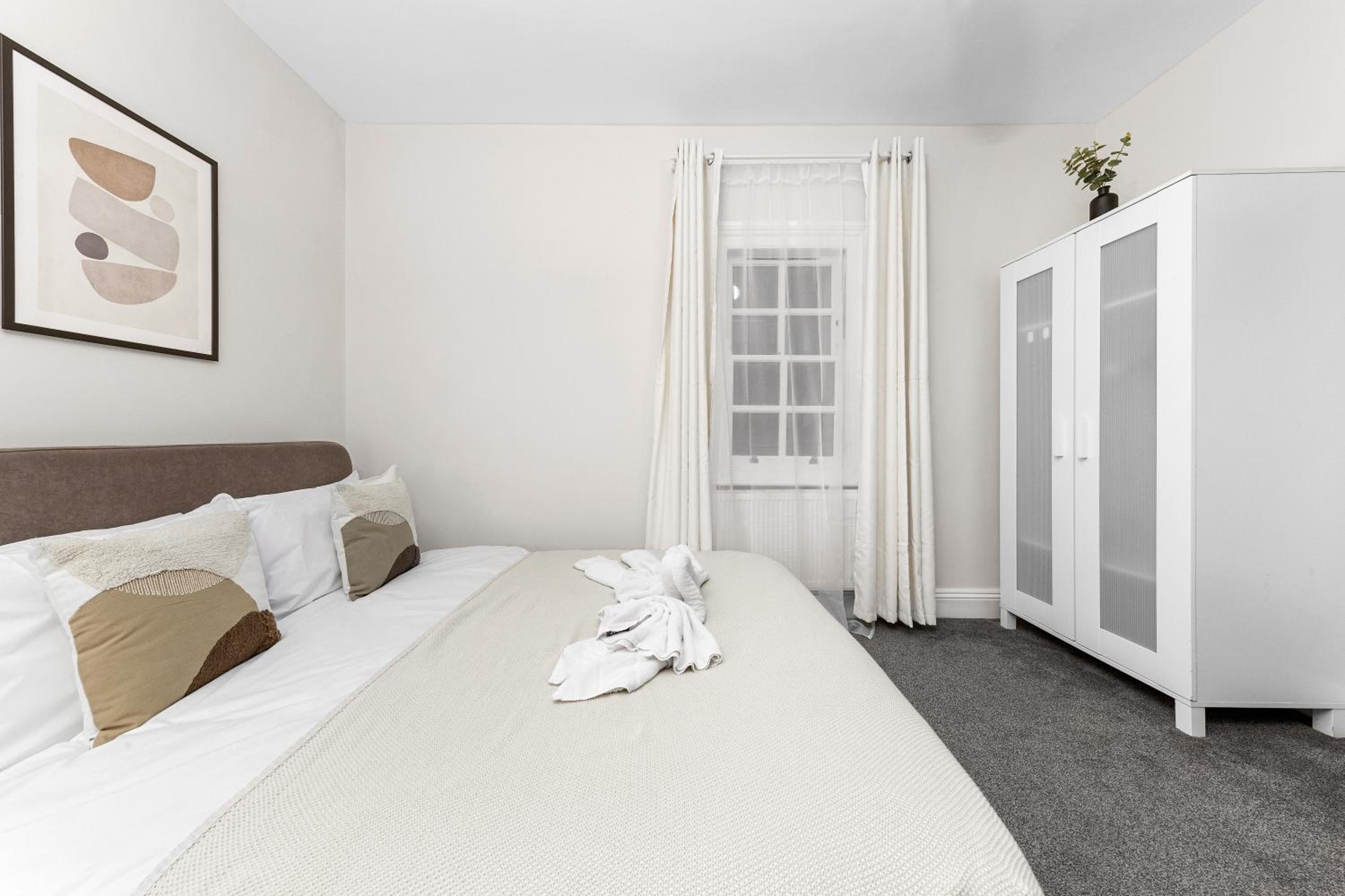 Baker Street Station 2-Bedroom Luxury Dream Flat! Hyde Park, Edgware Road & Oxford Street
