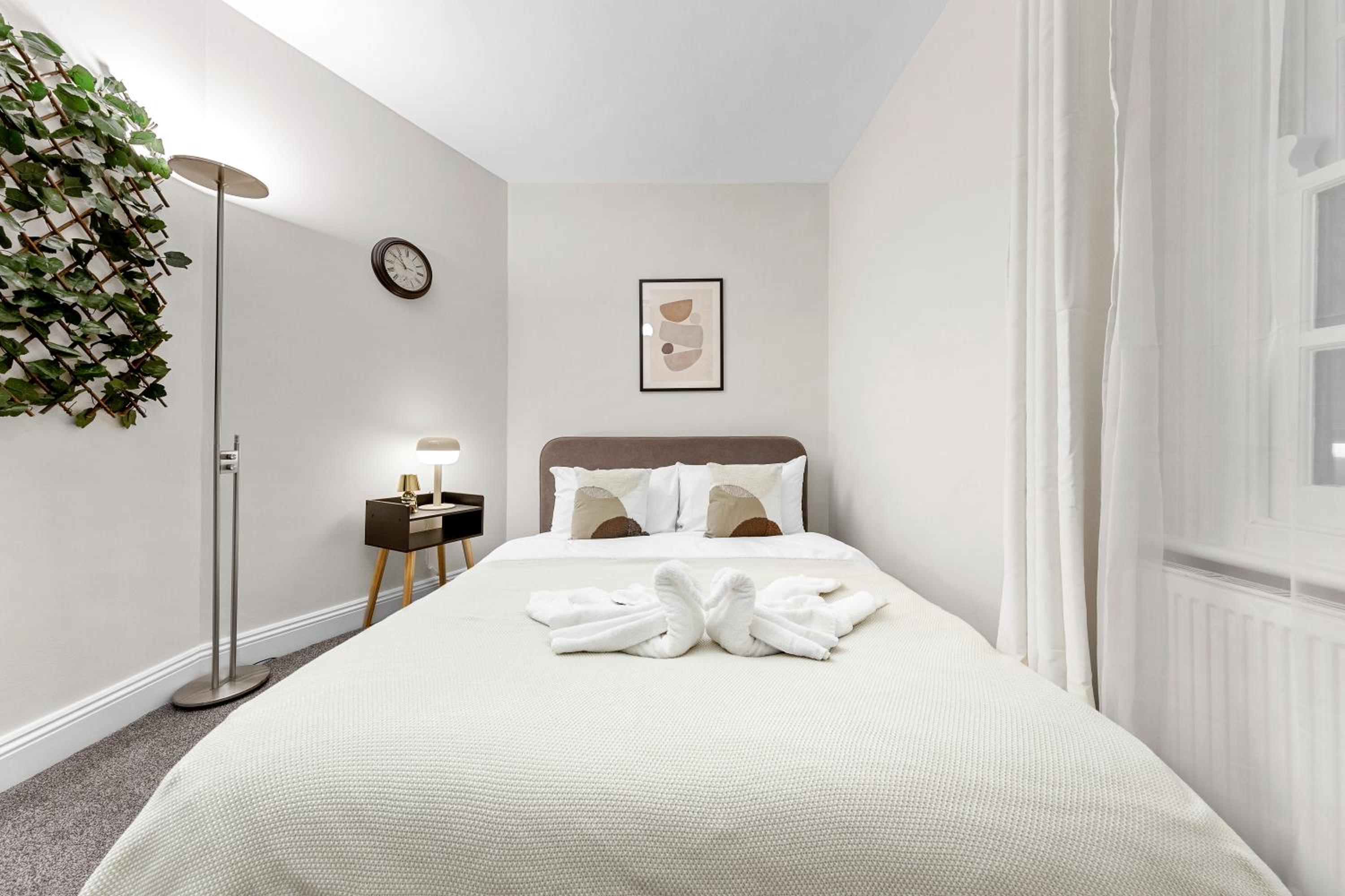 Baker Street Station 2-Bedroom Luxury Dream Flat! Hyde Park, Edgware Road & Oxford Street