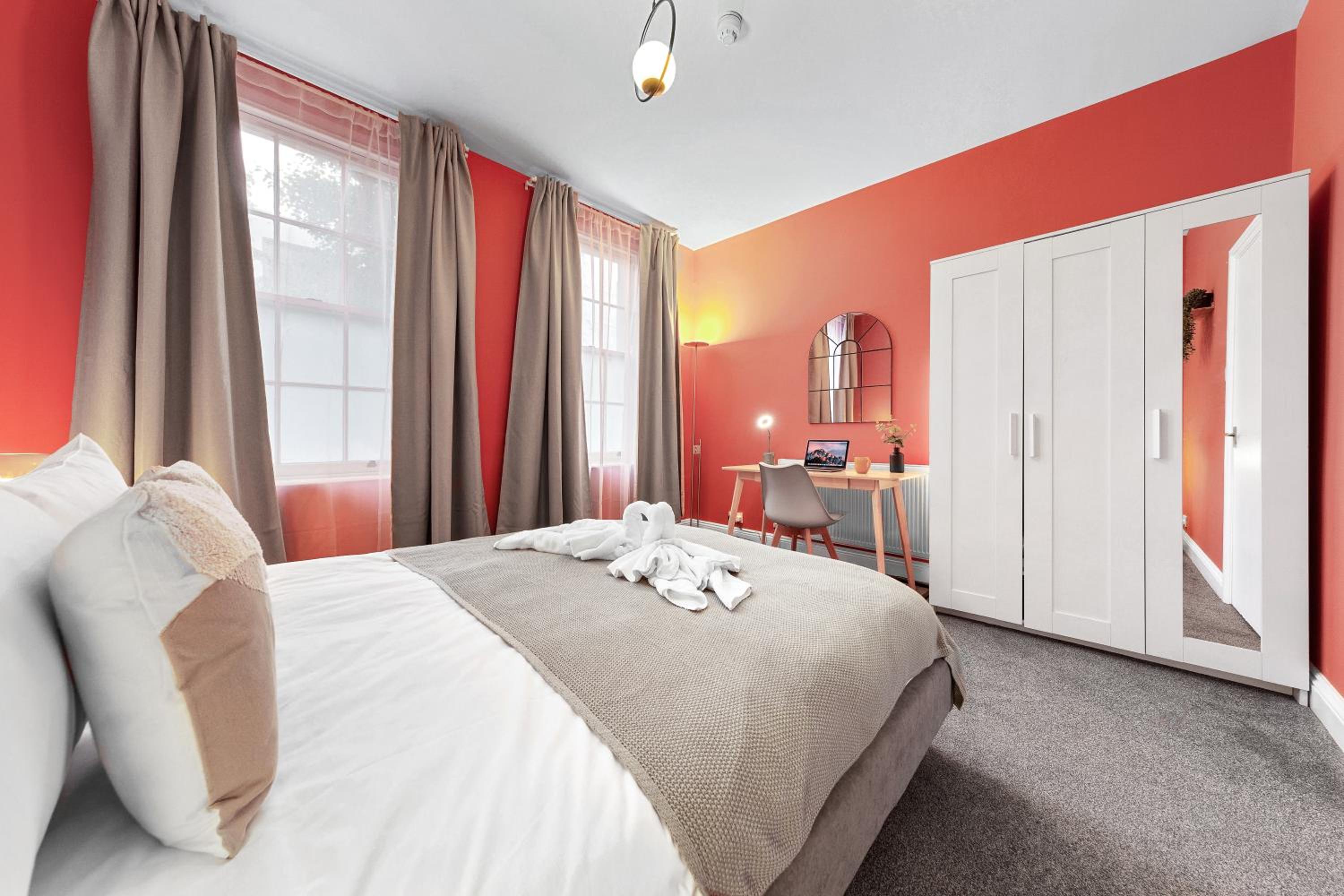 Baker Street Station 2-Bedroom Luxury Dream Flat! Hyde Park, Edgware Road & Oxford Street