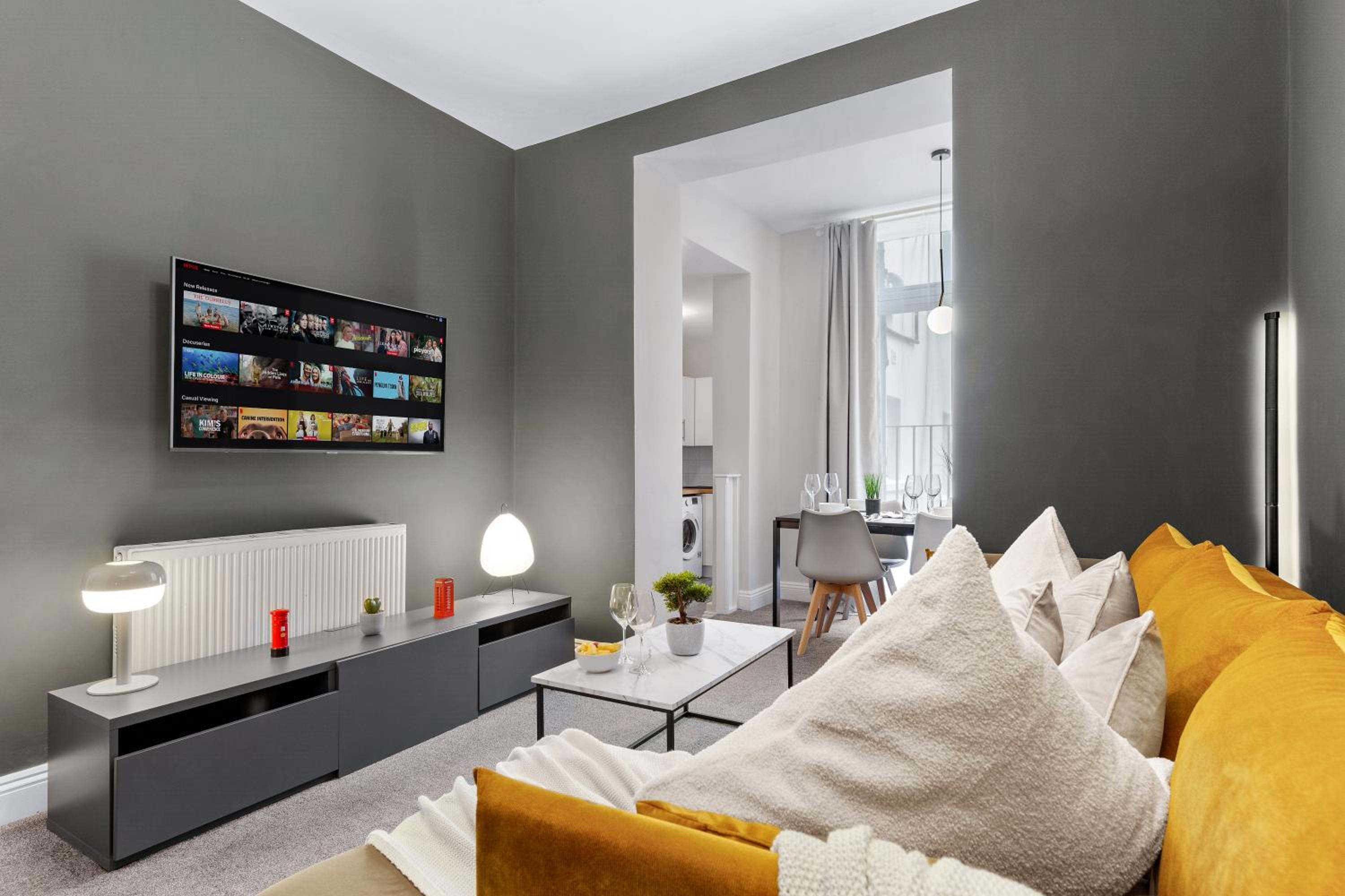 Baker Street Station 2-Bedroom Luxury Dream Flat! Hyde Park, Edgware Road & Oxford Street