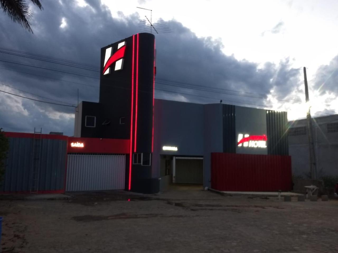 Henry's Motel