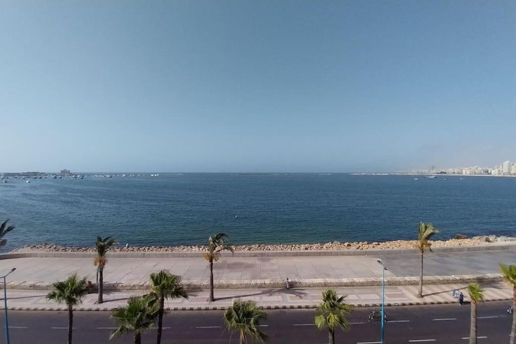 Beachfront downtown apartment