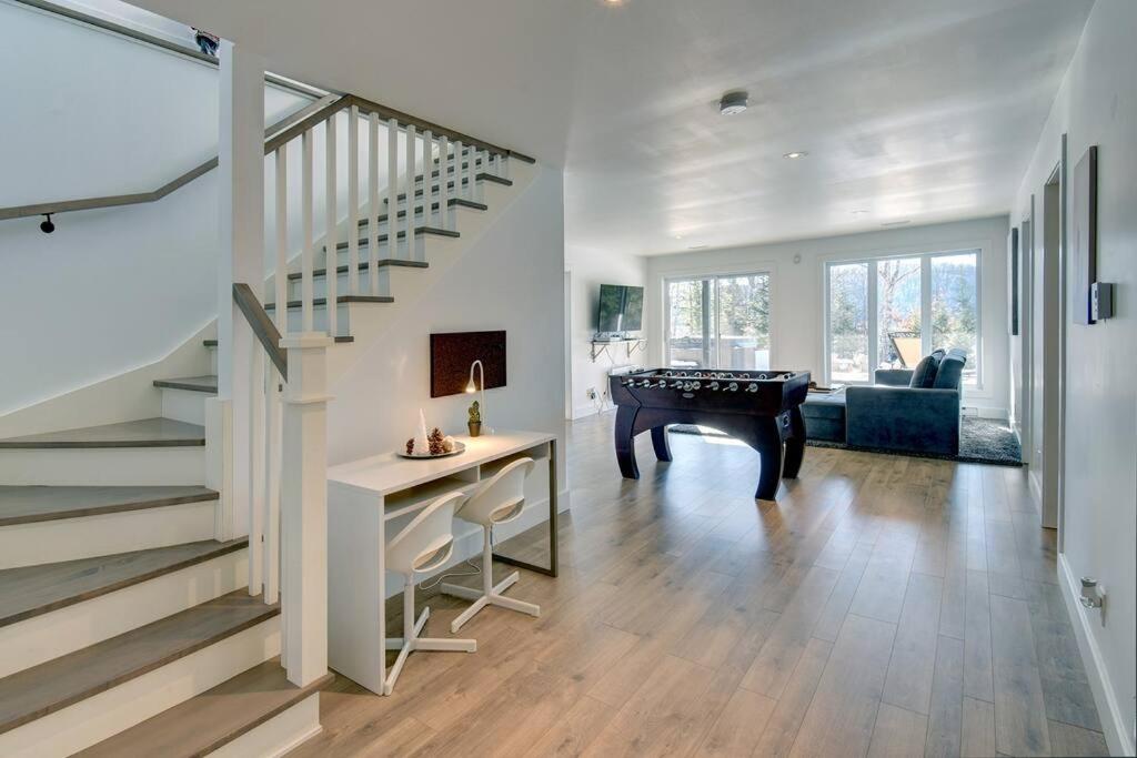 Luxurious Scandinavian Golf Chalet with Private Spa