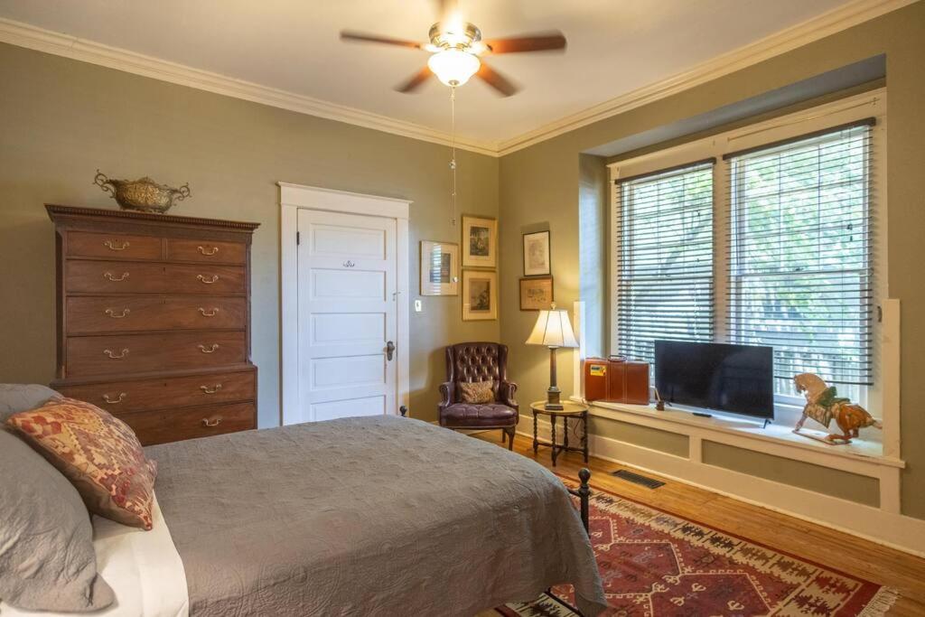 Midtown Central Gardens Bungalow view 4