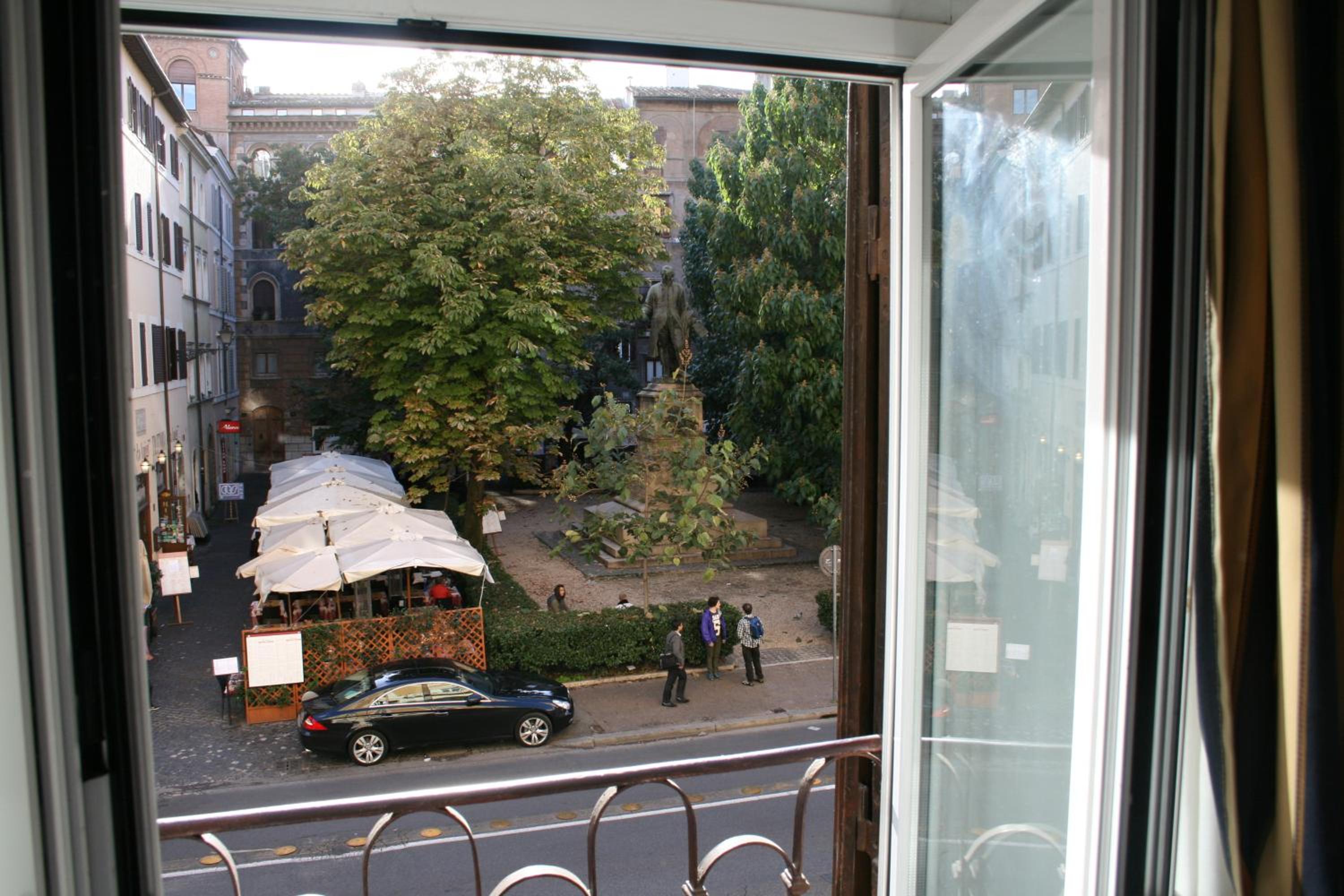 Inn Rome Rooms & Suites