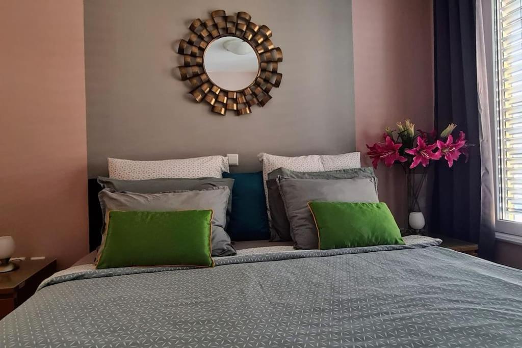Stylish Boutique Apartment view 4