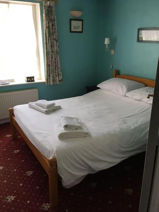 Seal, comfortable family cottage view 4
