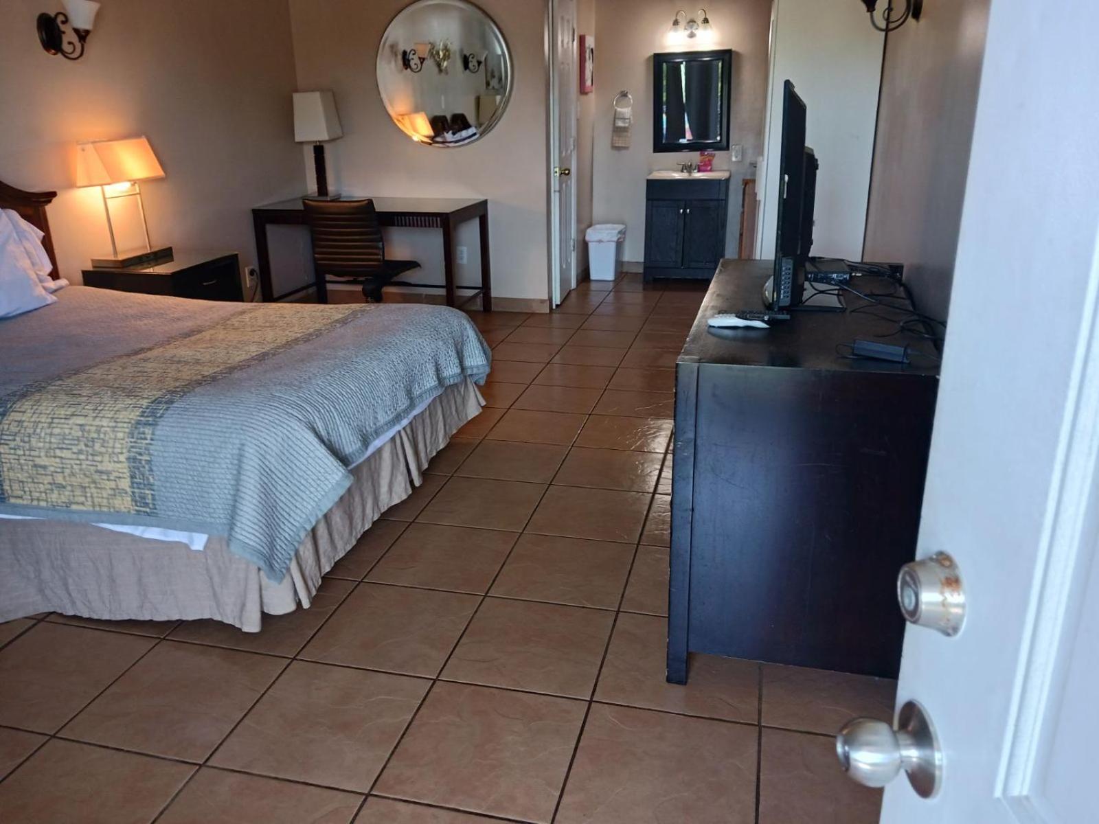 Winchester Vacations - ANS INN SUITES - Property Image 35