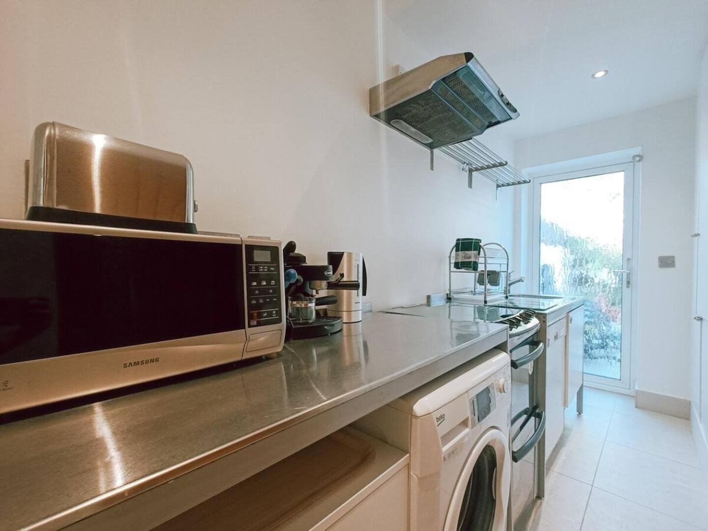 The Sandy Studio Flat in Petersham view 3
