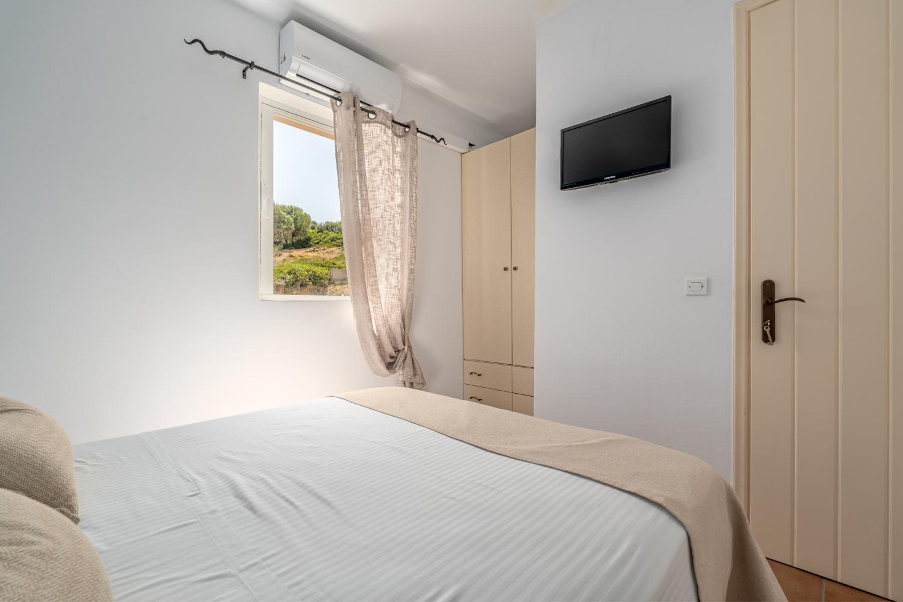 Niovi Seaview Apartments