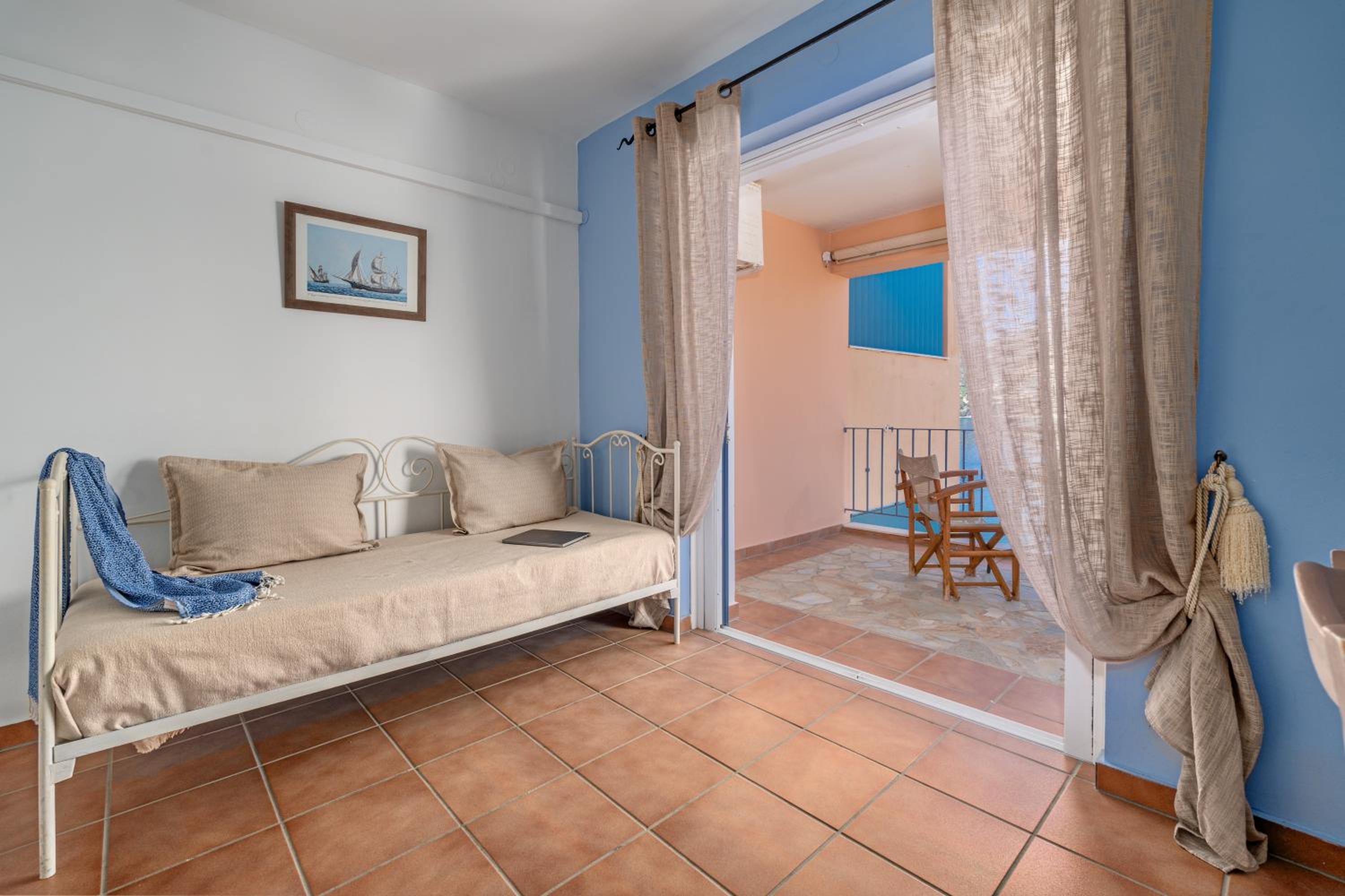 Niovi Seaview Apartments