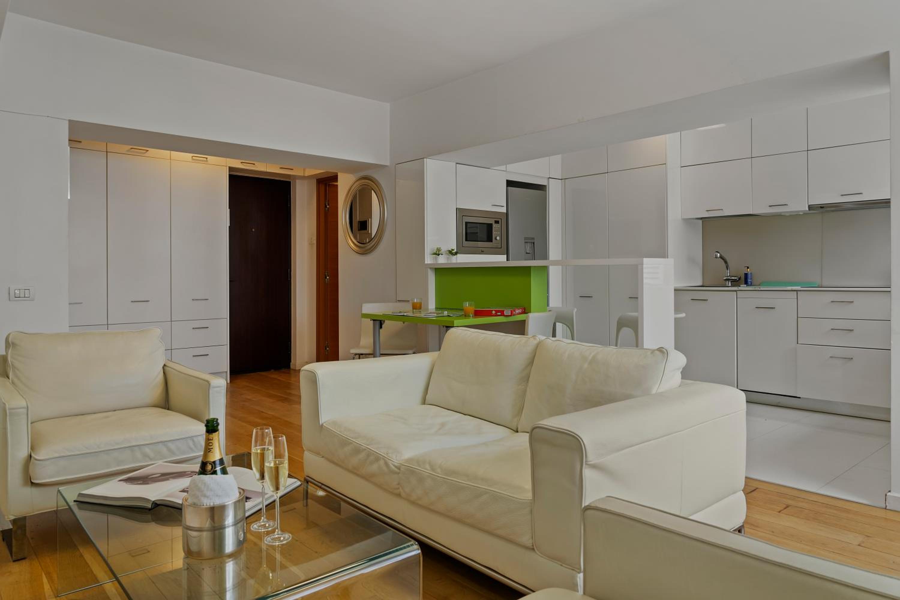 EDES Central Suite Perfect Location & Modern
