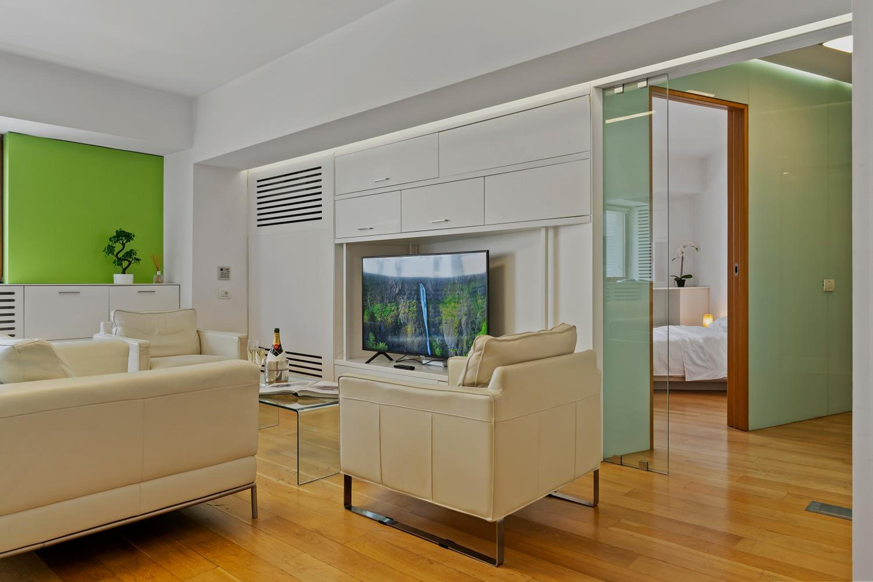 EDES Central Suite Perfect Location & Modern