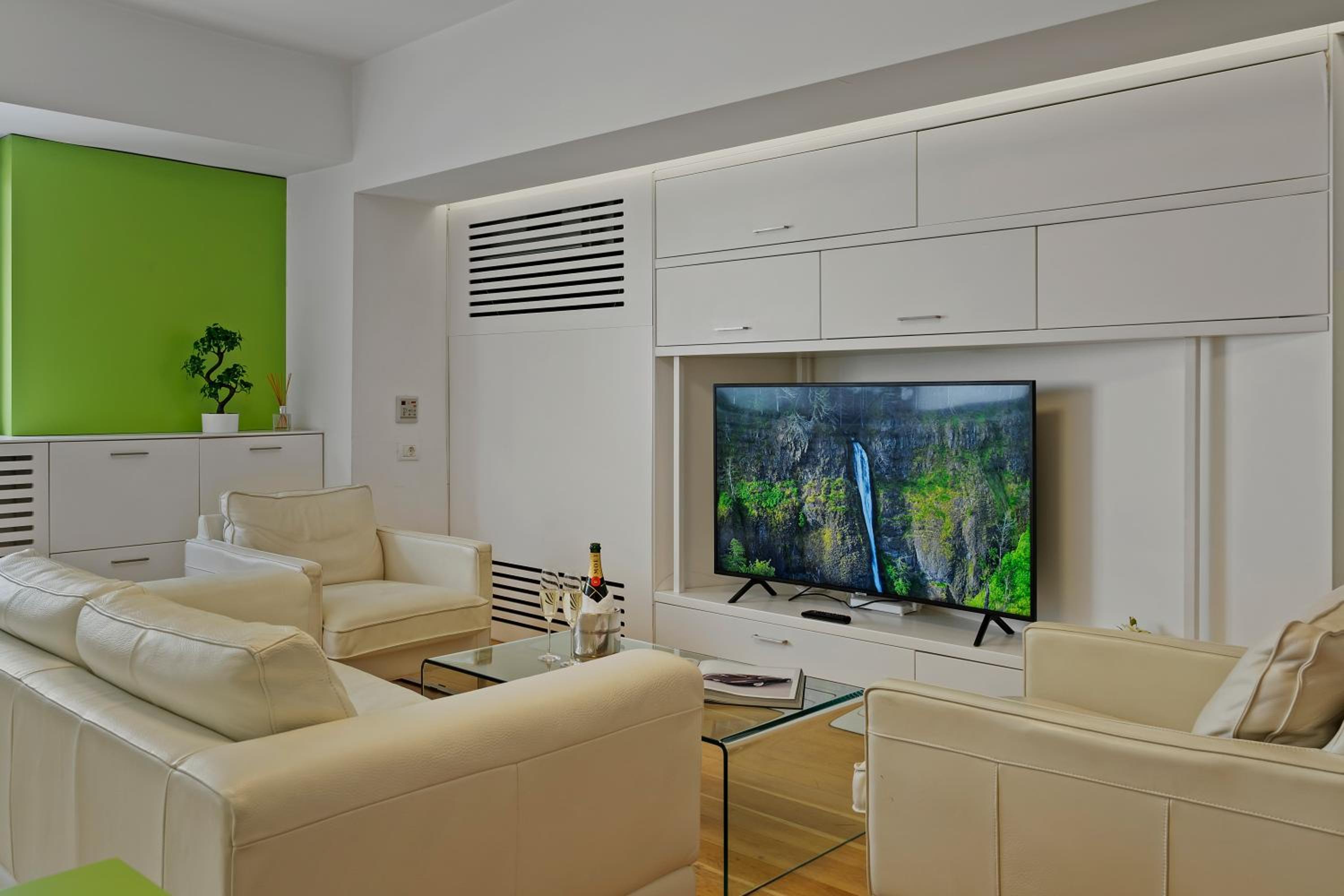 EDES Central Suite Perfect Location & Modern