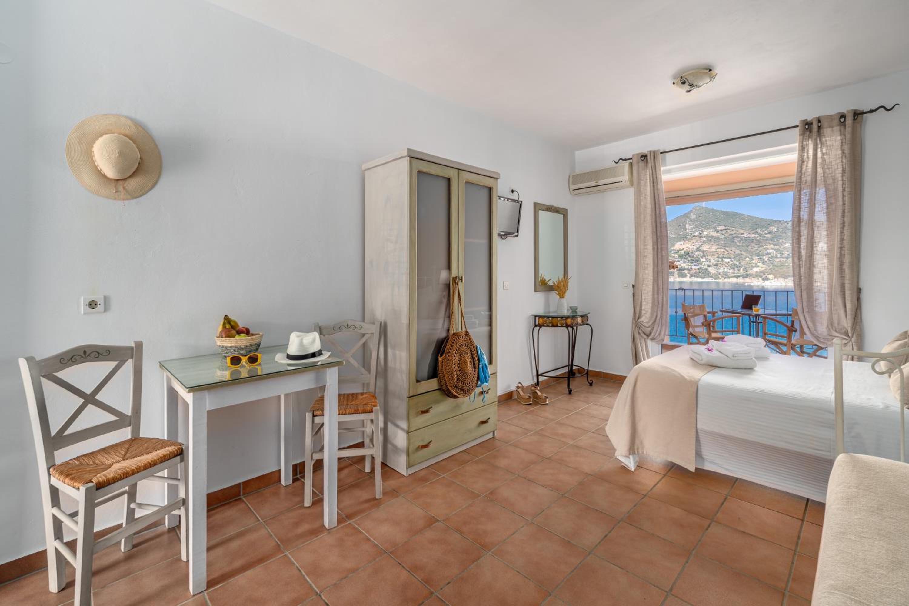 Niovi Seaview Apartments