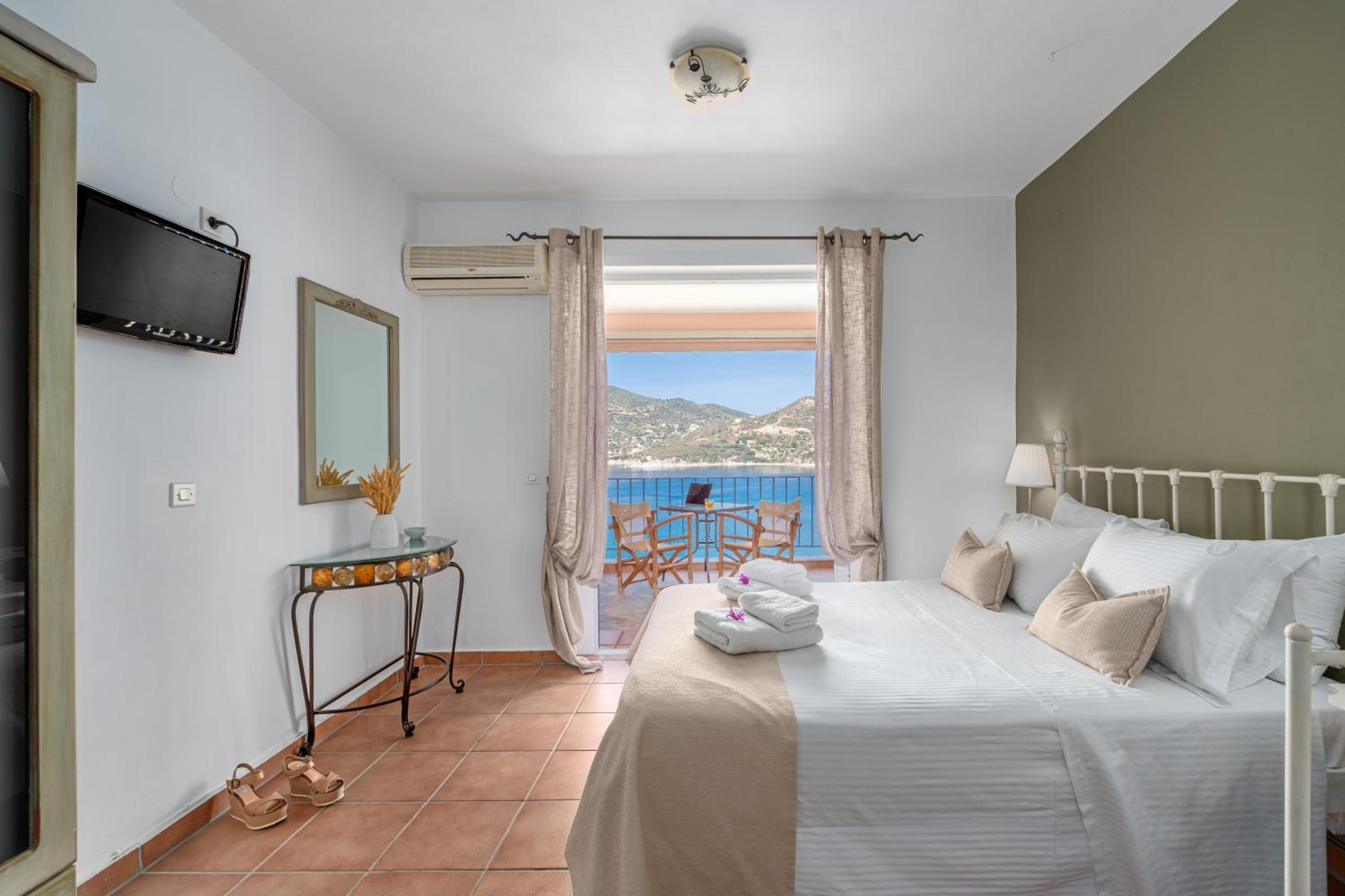 Niovi Seaview Apartments