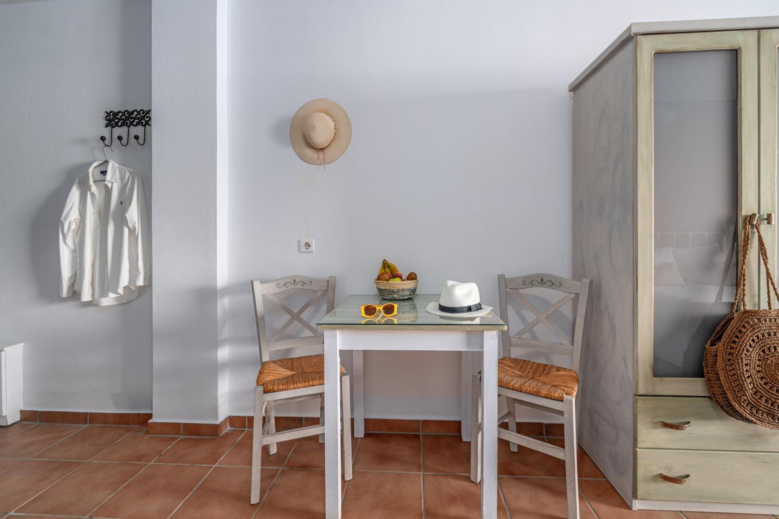 Niovi Seaview Apartments