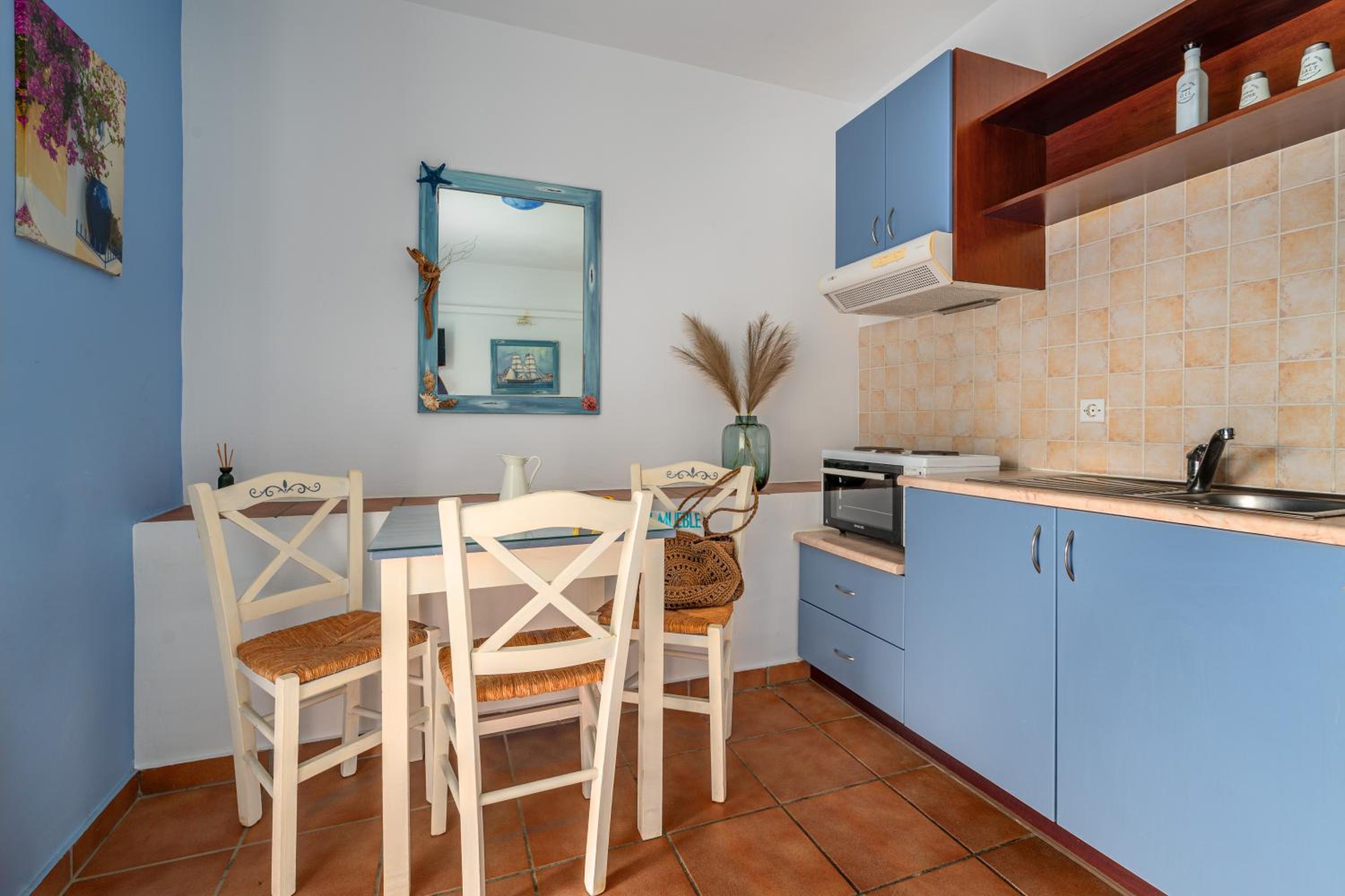 Niovi Seaview Apartments