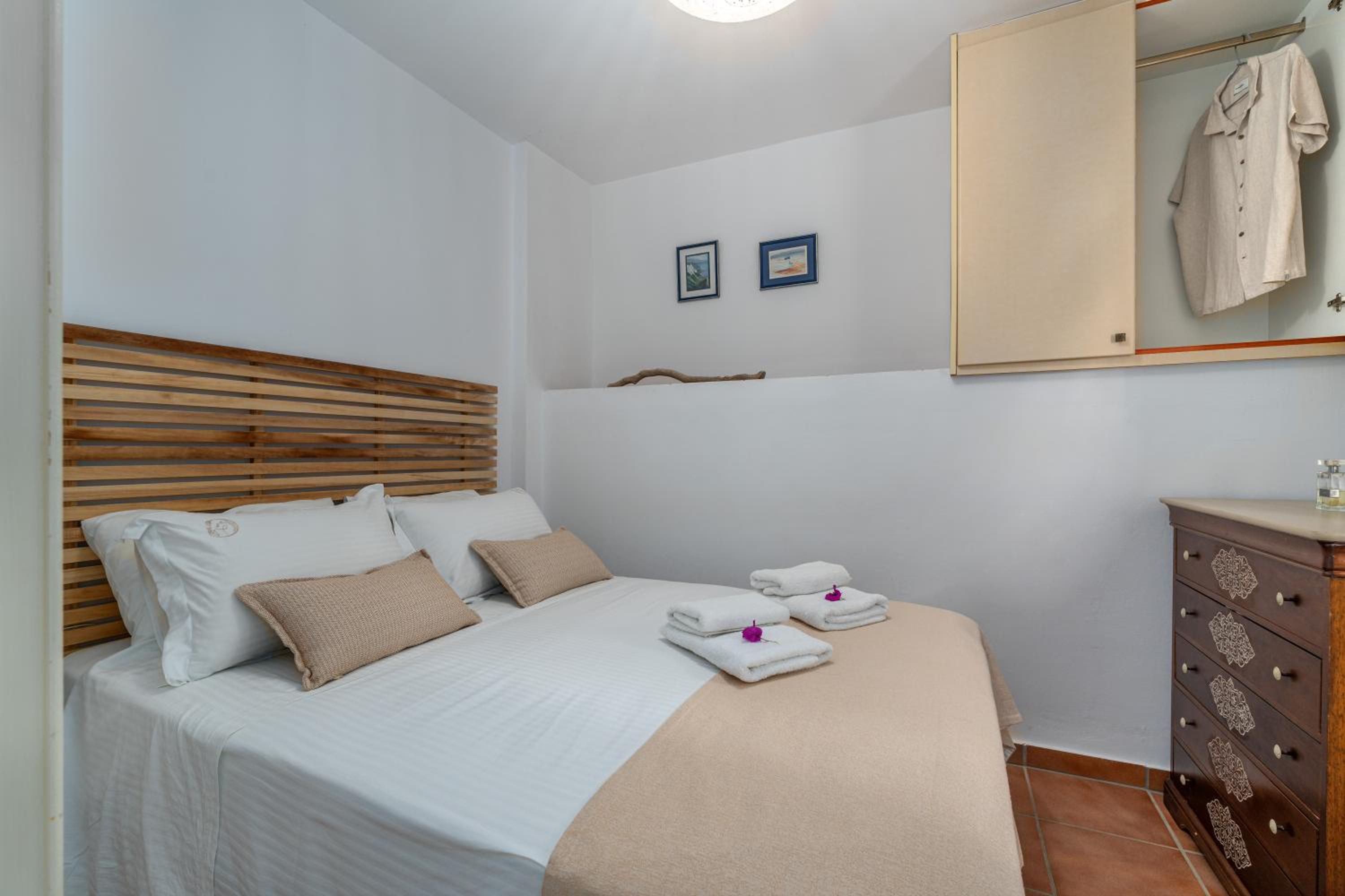 Niovi Seaview Apartments