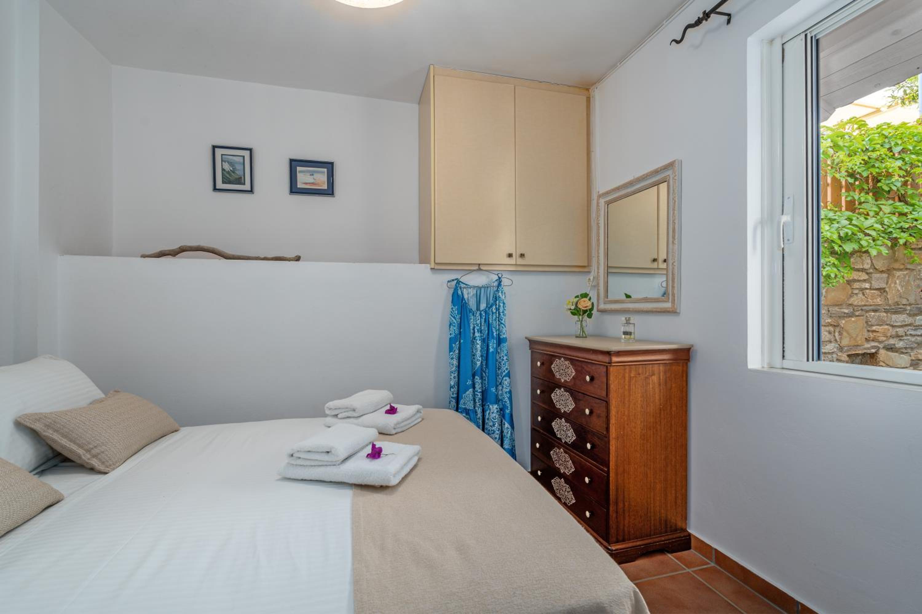 Niovi Seaview Apartments