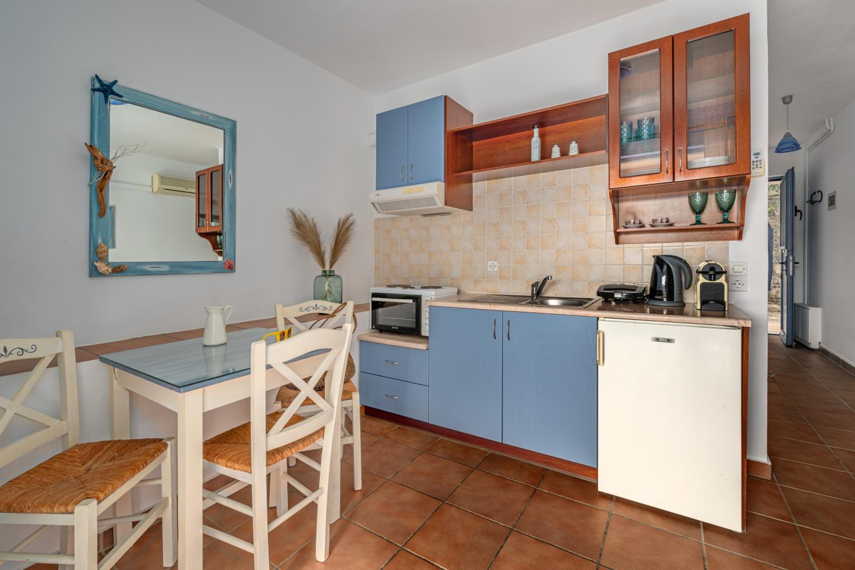 Niovi Seaview Apartments
