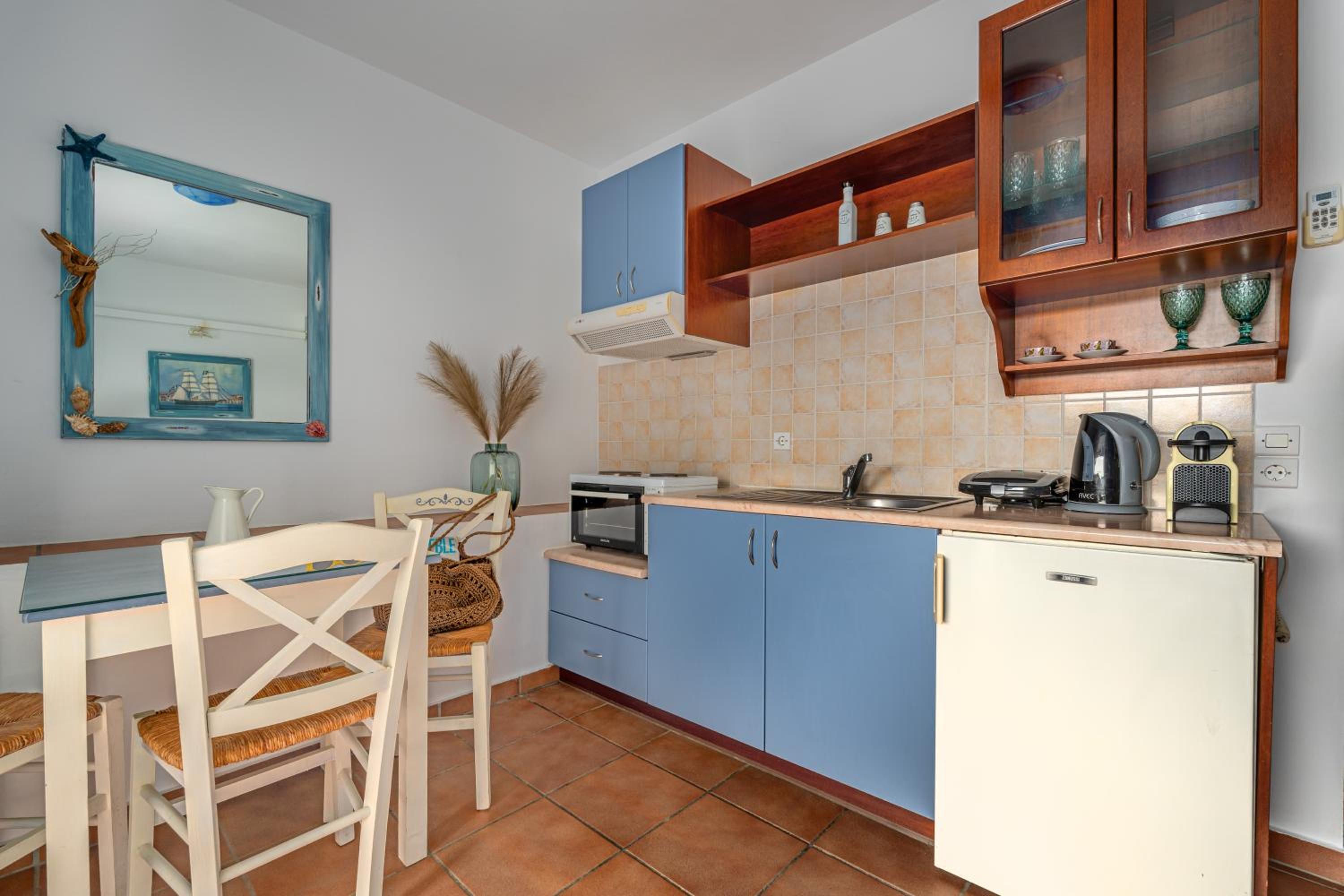 Niovi Seaview Apartments