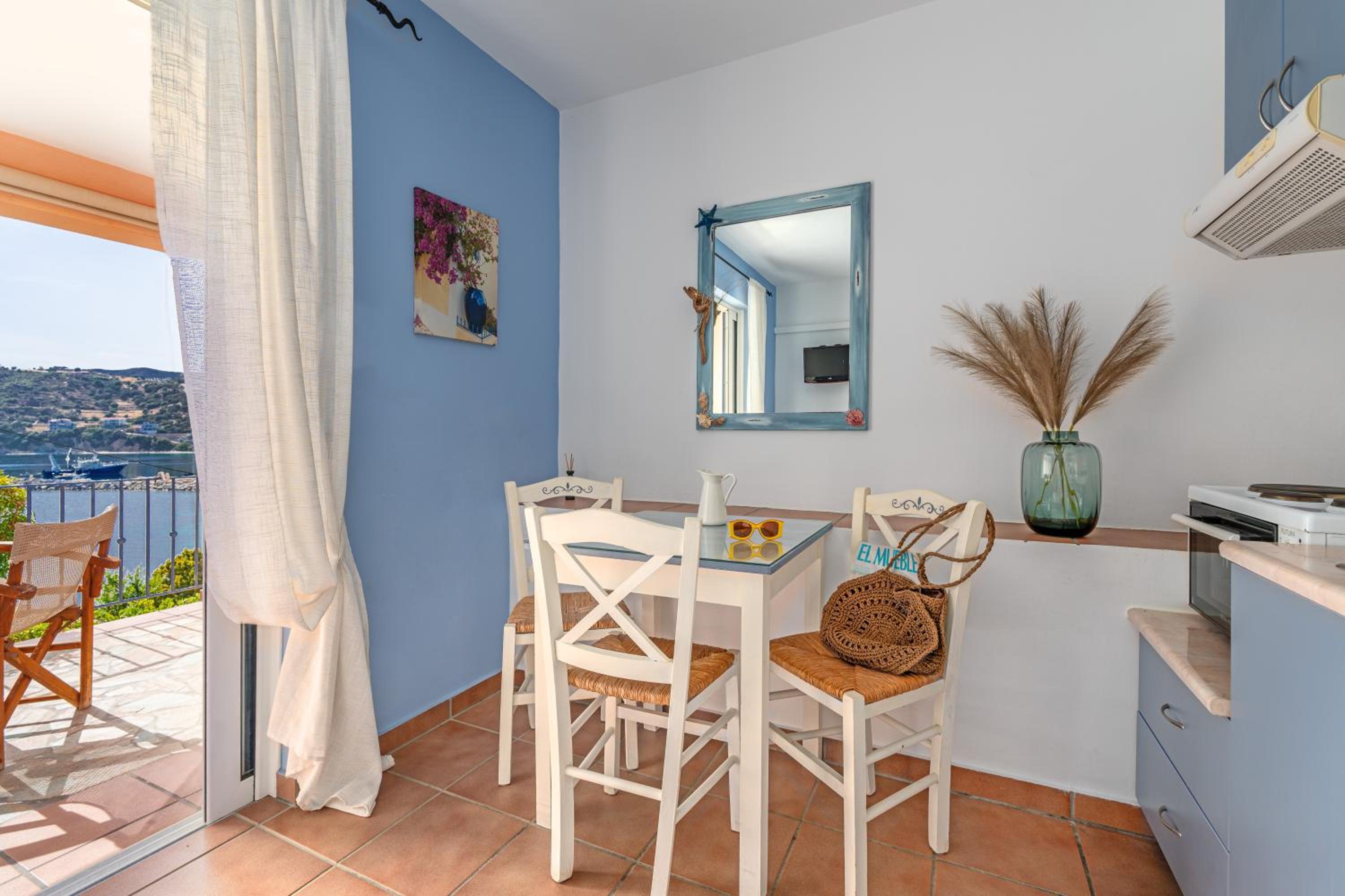 Niovi Seaview Apartments