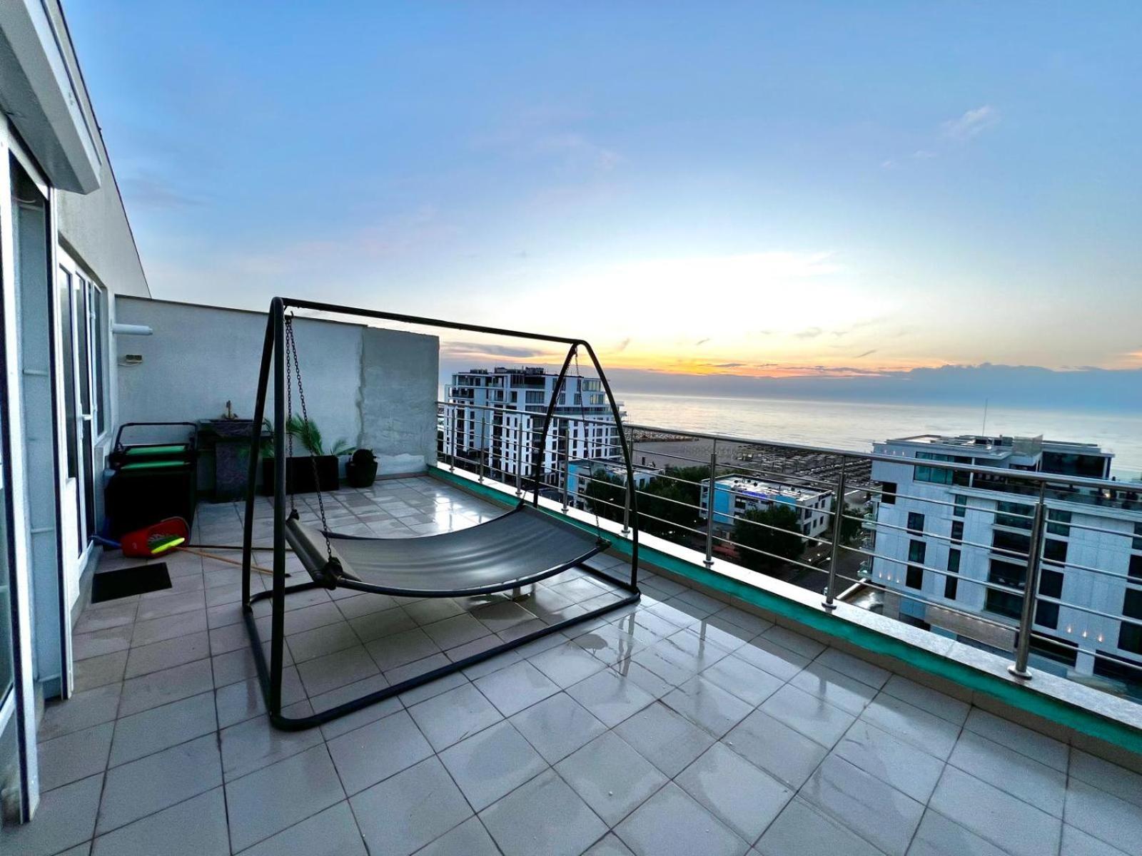 SUMMERLAND Sea View Penthouse & Jacuzzi