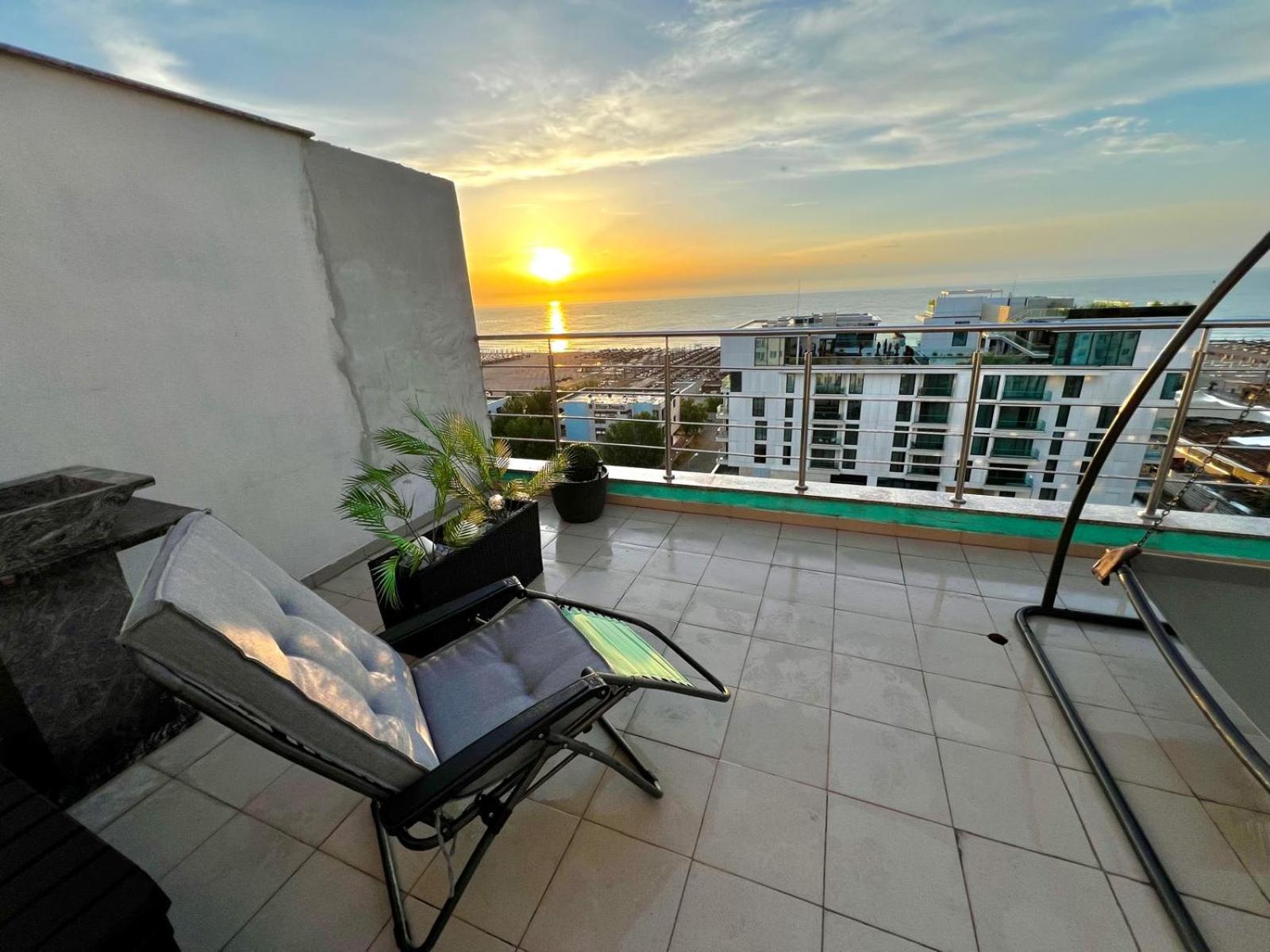 SUMMERLAND Sea View Penthouse & Jacuzzi