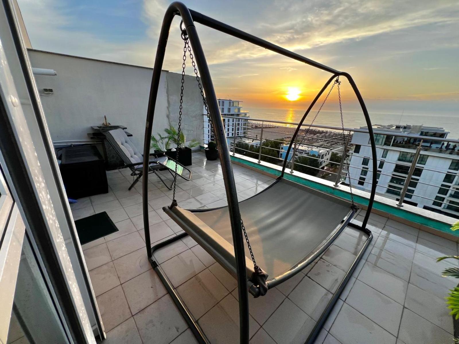 SUMMERLAND Sea View Penthouse & Jacuzzi