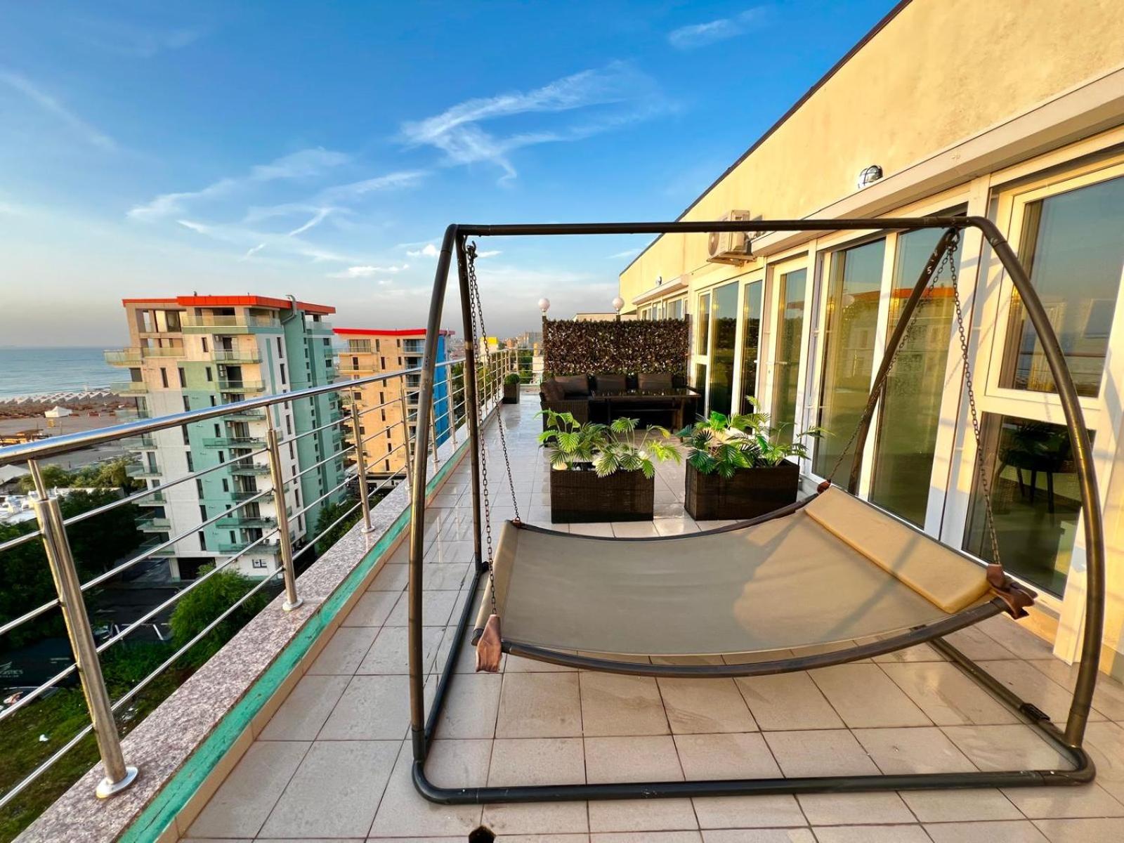 SUMMERLAND Sea View Penthouse & Jacuzzi