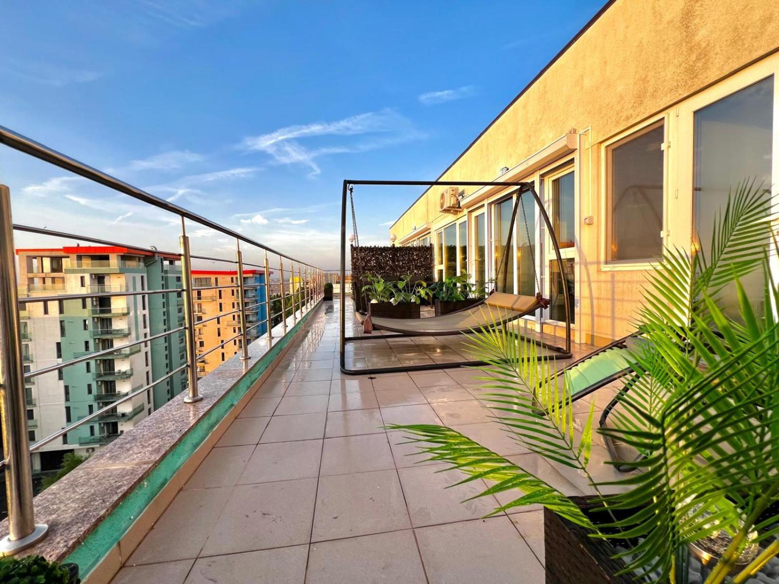 SUMMERLAND Sea View Penthouse & Jacuzzi