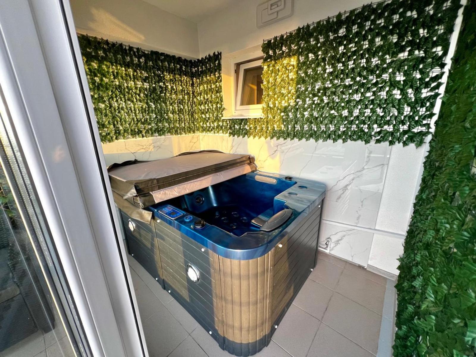 SUMMERLAND Sea View Penthouse & Jacuzzi