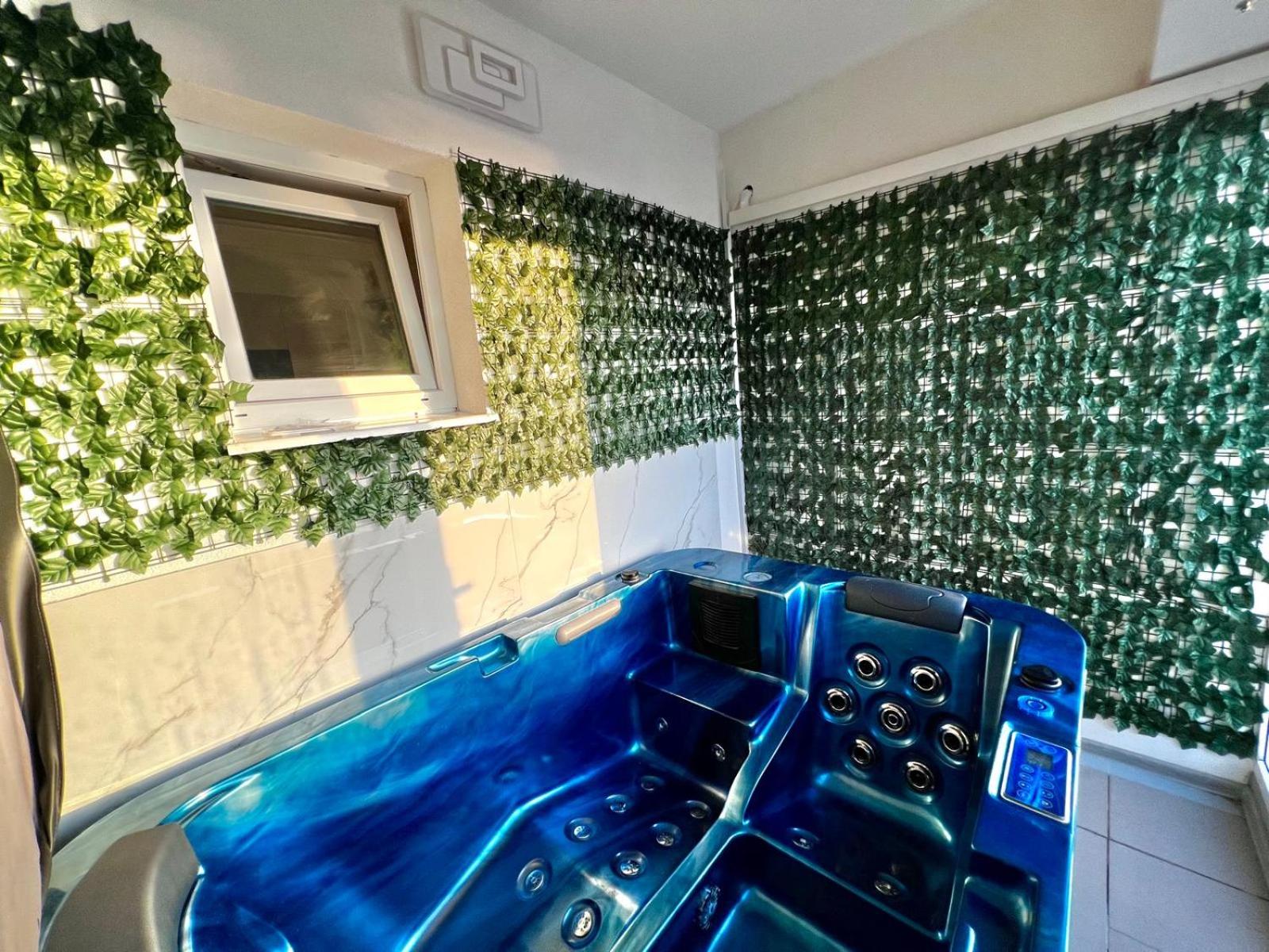 SUMMERLAND Sea View Penthouse & Jacuzzi
