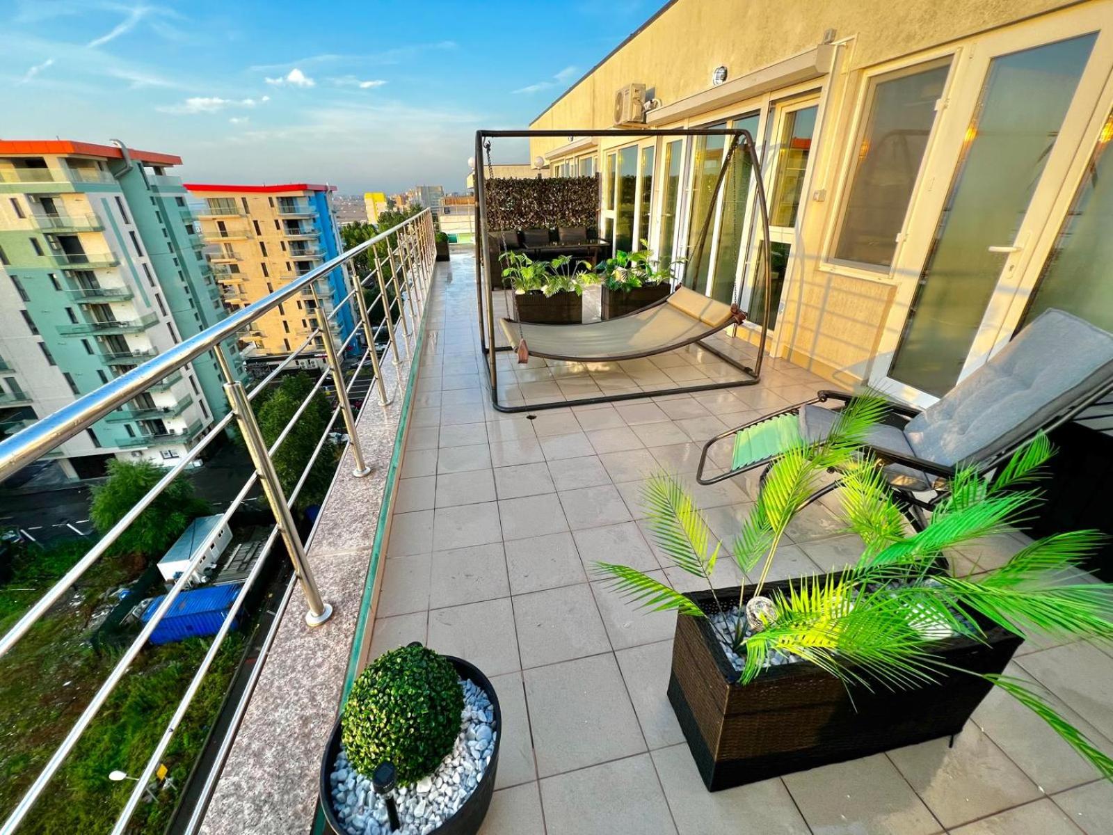 SUMMERLAND Sea View Penthouse & Jacuzzi