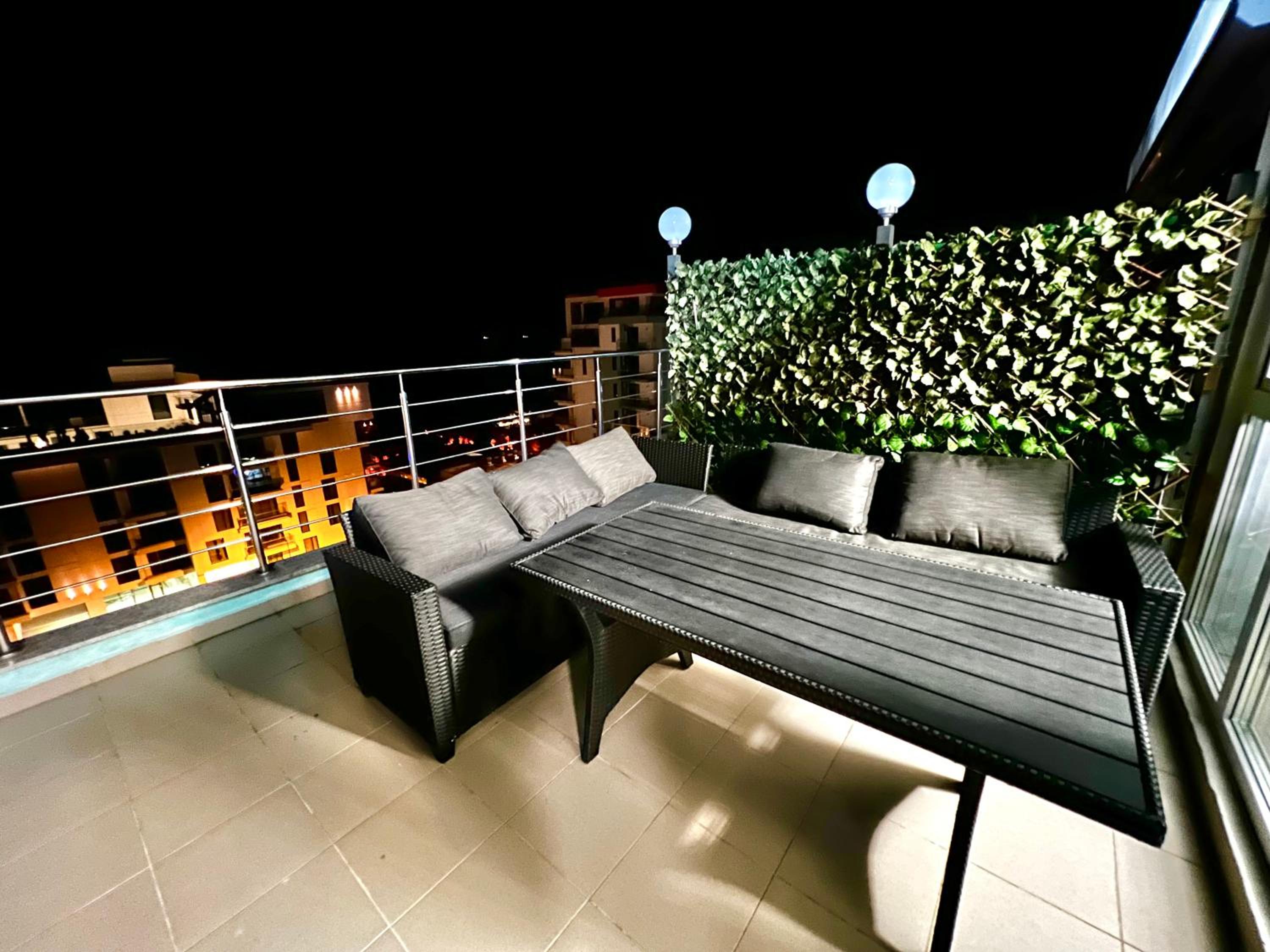 SUMMERLAND Sea View Penthouse & Jacuzzi