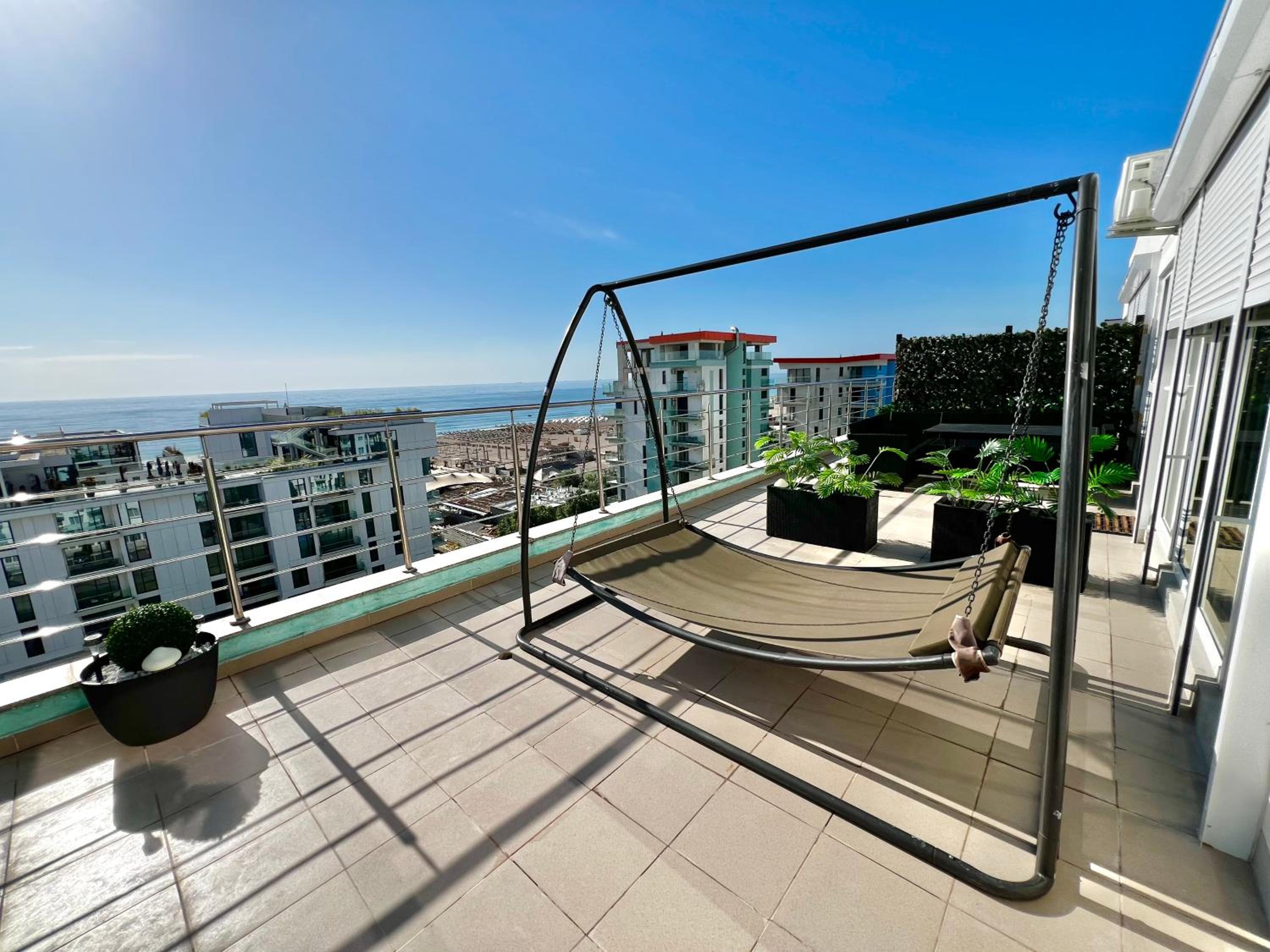 SUMMERLAND Sea View Penthouse & Jacuzzi