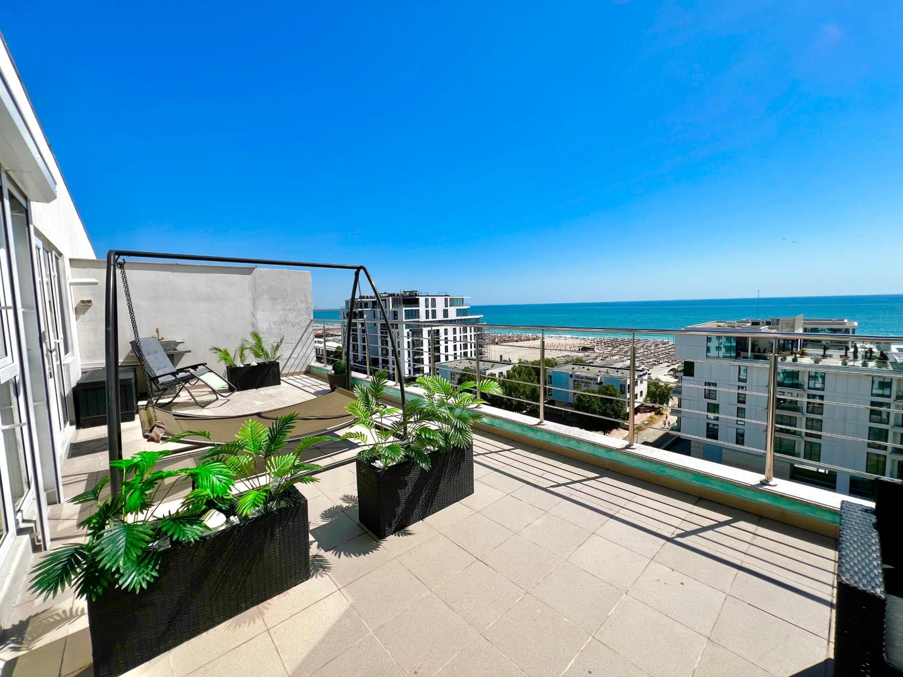 SUMMERLAND Sea View Penthouse & Jacuzzi