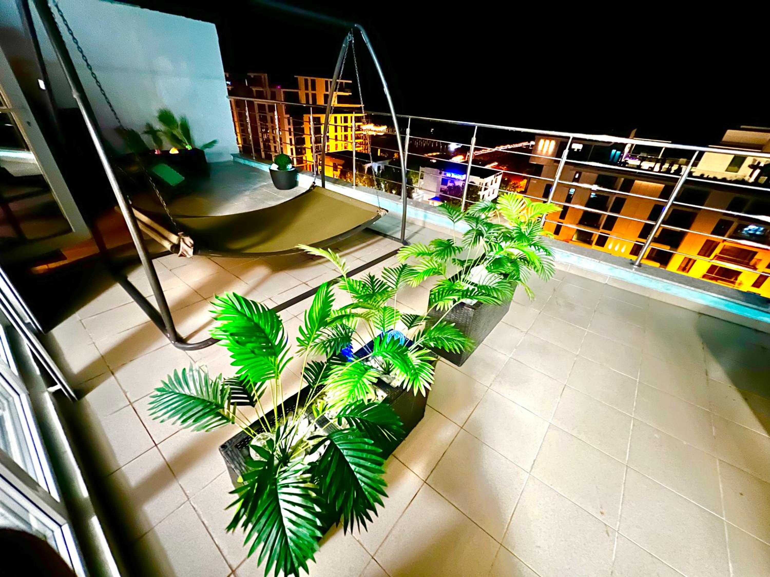 SUMMERLAND Sea View Penthouse & Jacuzzi