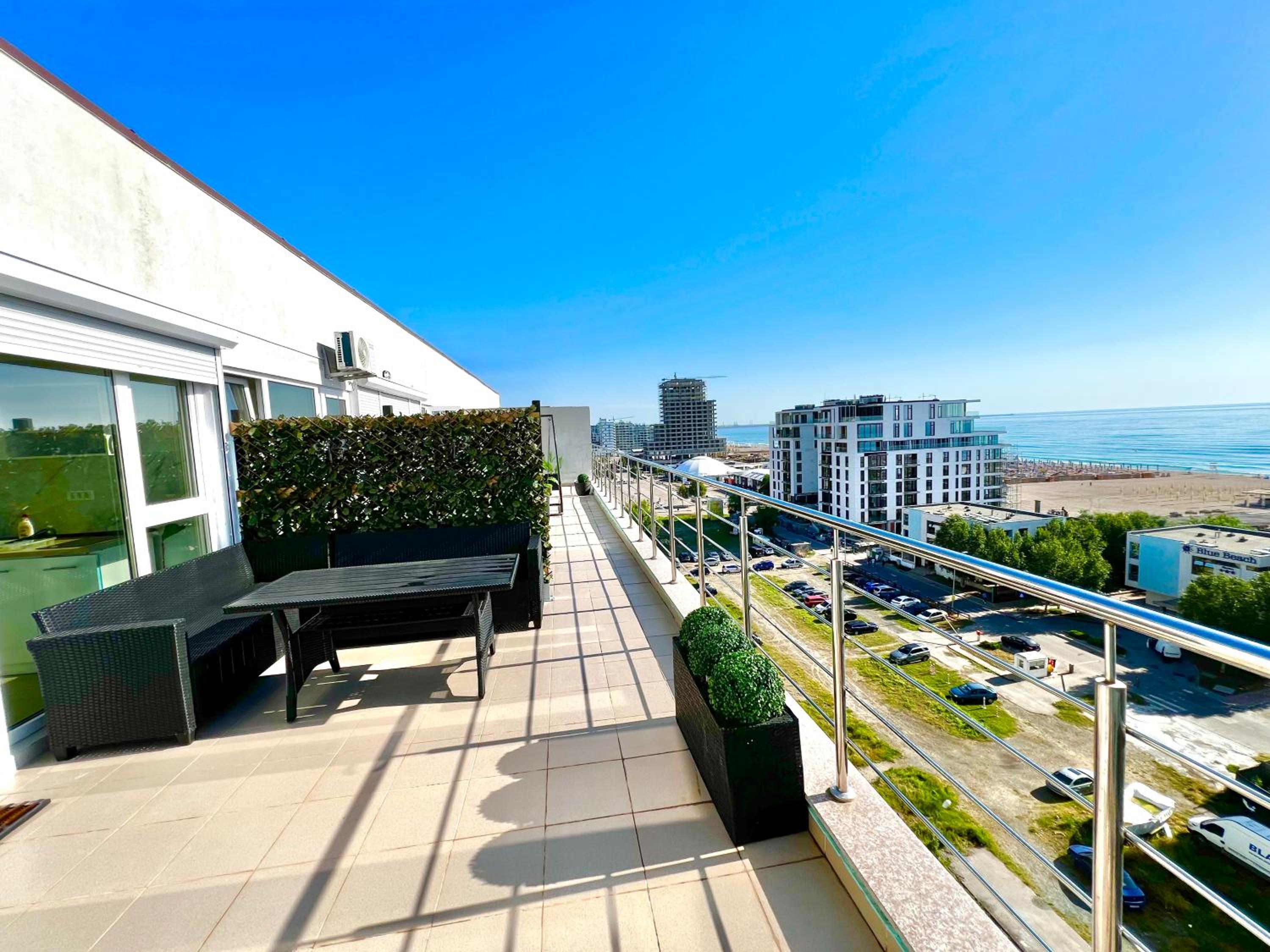 SUMMERLAND Sea View Penthouse & Jacuzzi