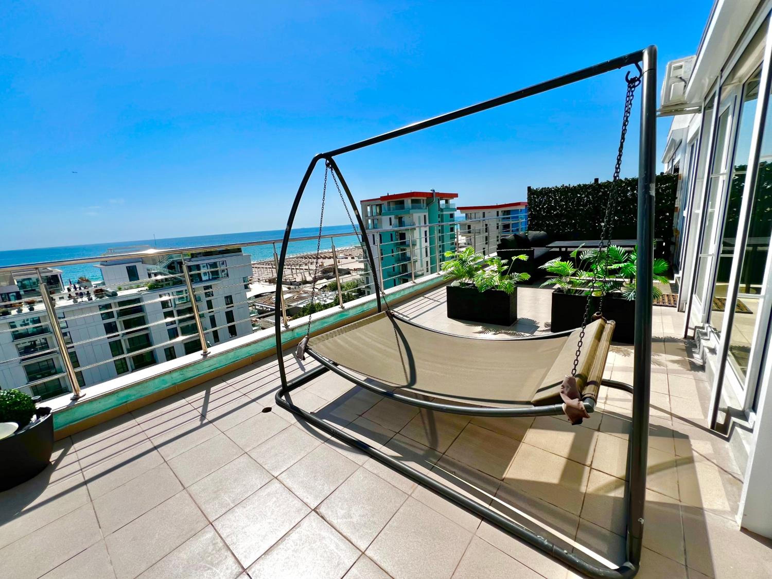 SUMMERLAND Sea View Penthouse & Jacuzzi