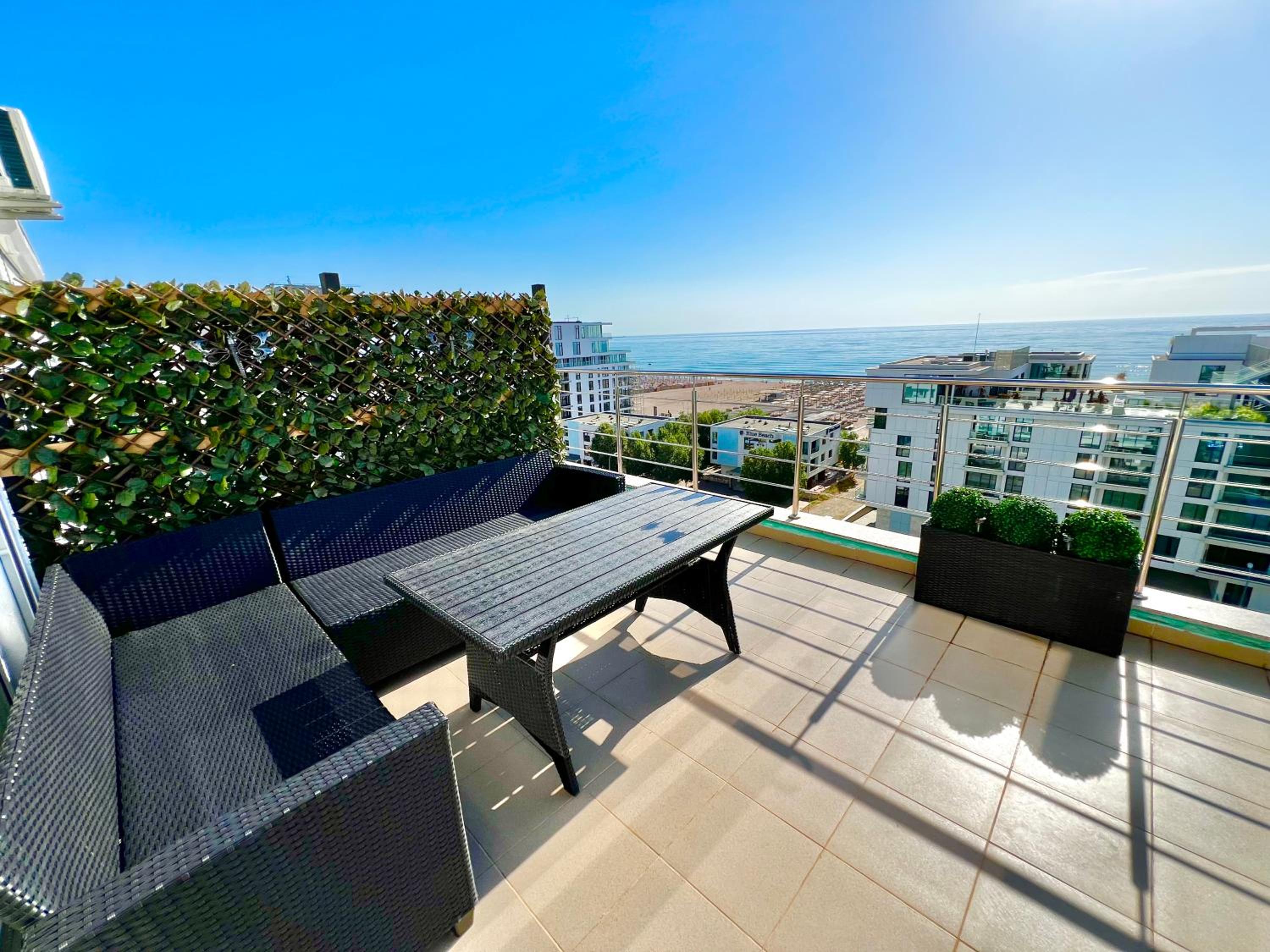 SUMMERLAND Sea View Penthouse & Jacuzzi