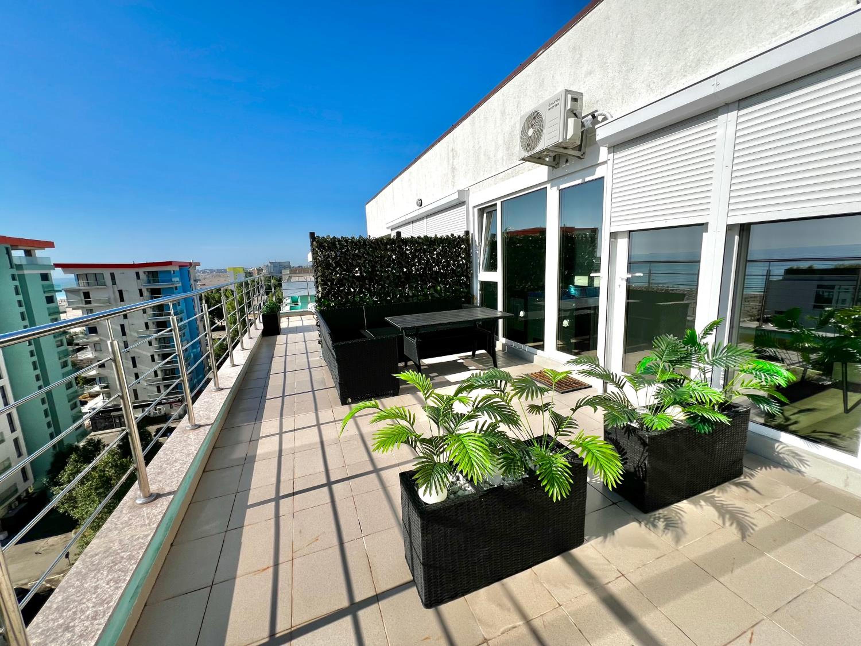 SUMMERLAND Sea View Penthouse & Jacuzzi