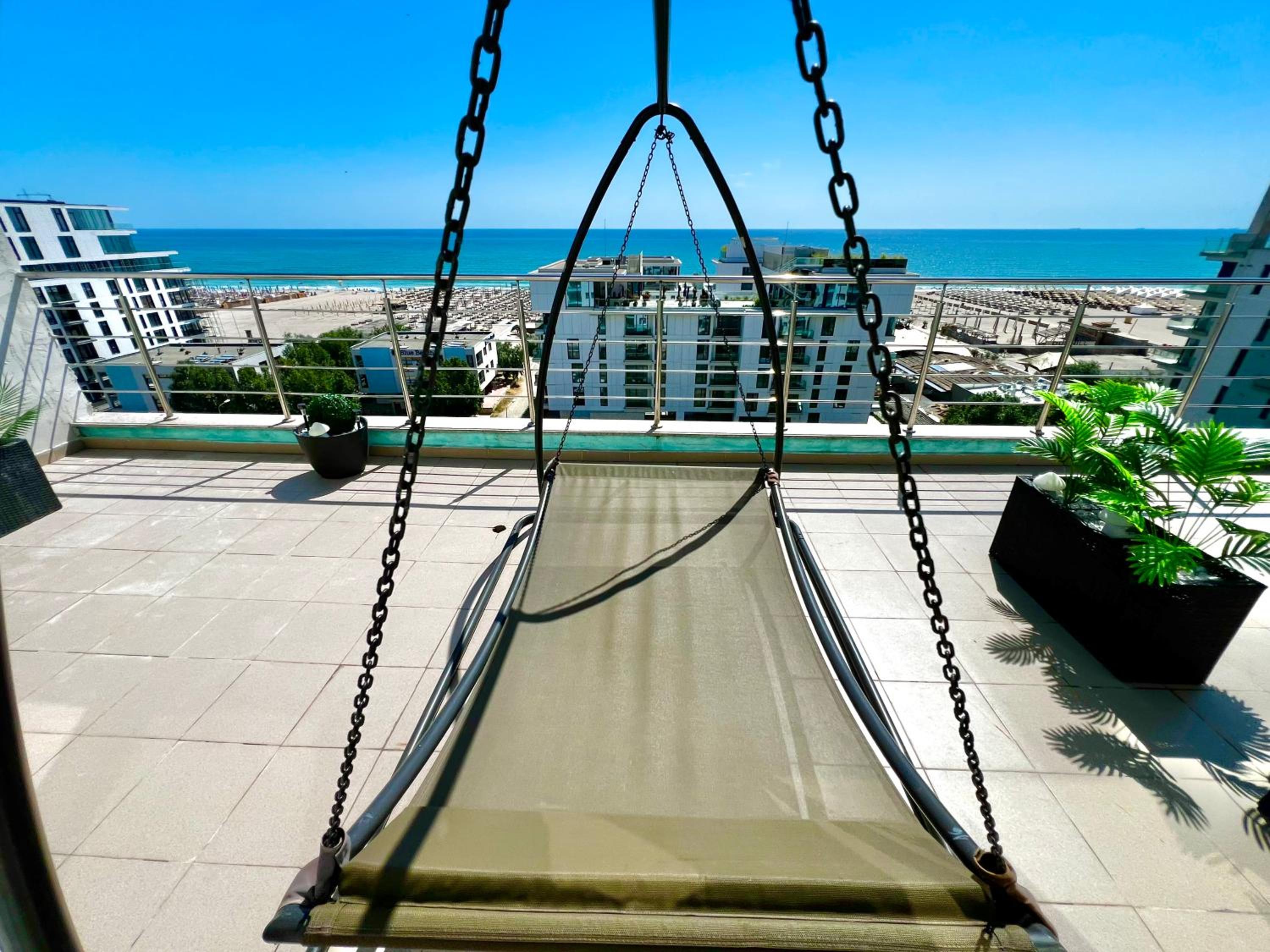 SUMMERLAND Sea View Penthouse & Jacuzzi